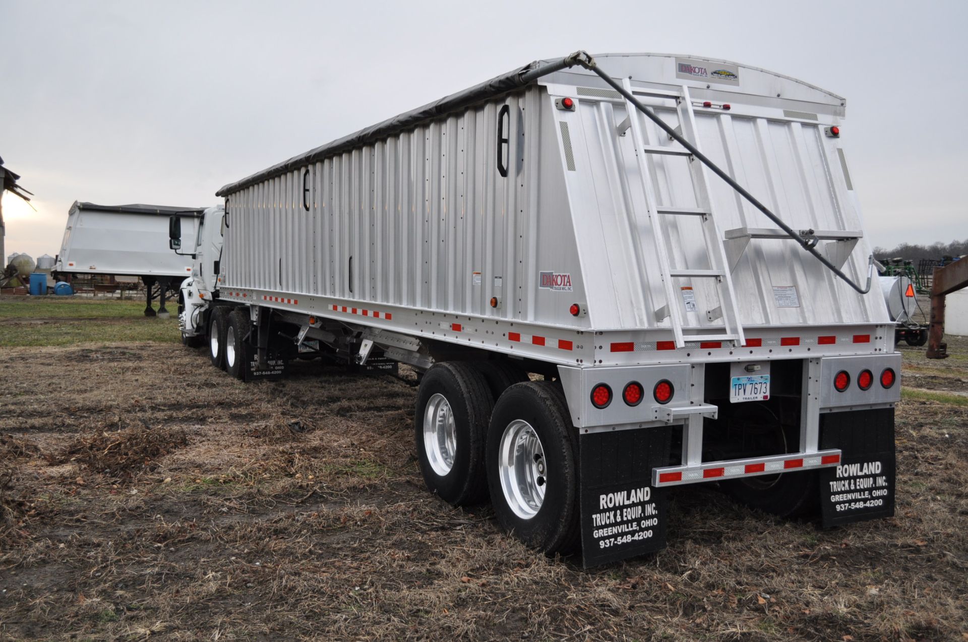 2012 36’ Dakota aluminum trailer, tandem axle, spring ride, 4 aluminum wheels, 11 R 22.5 tires - Image 2 of 4