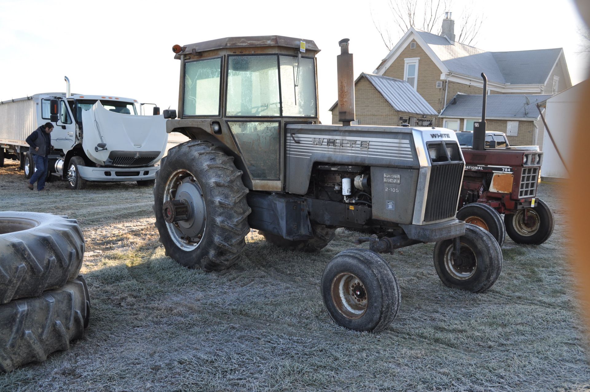 White 2-105 Field Boss tractor, 18.4-38 duals, 11L-15 front, diesel, over/under, 2 hyd remotes - Image 5 of 19