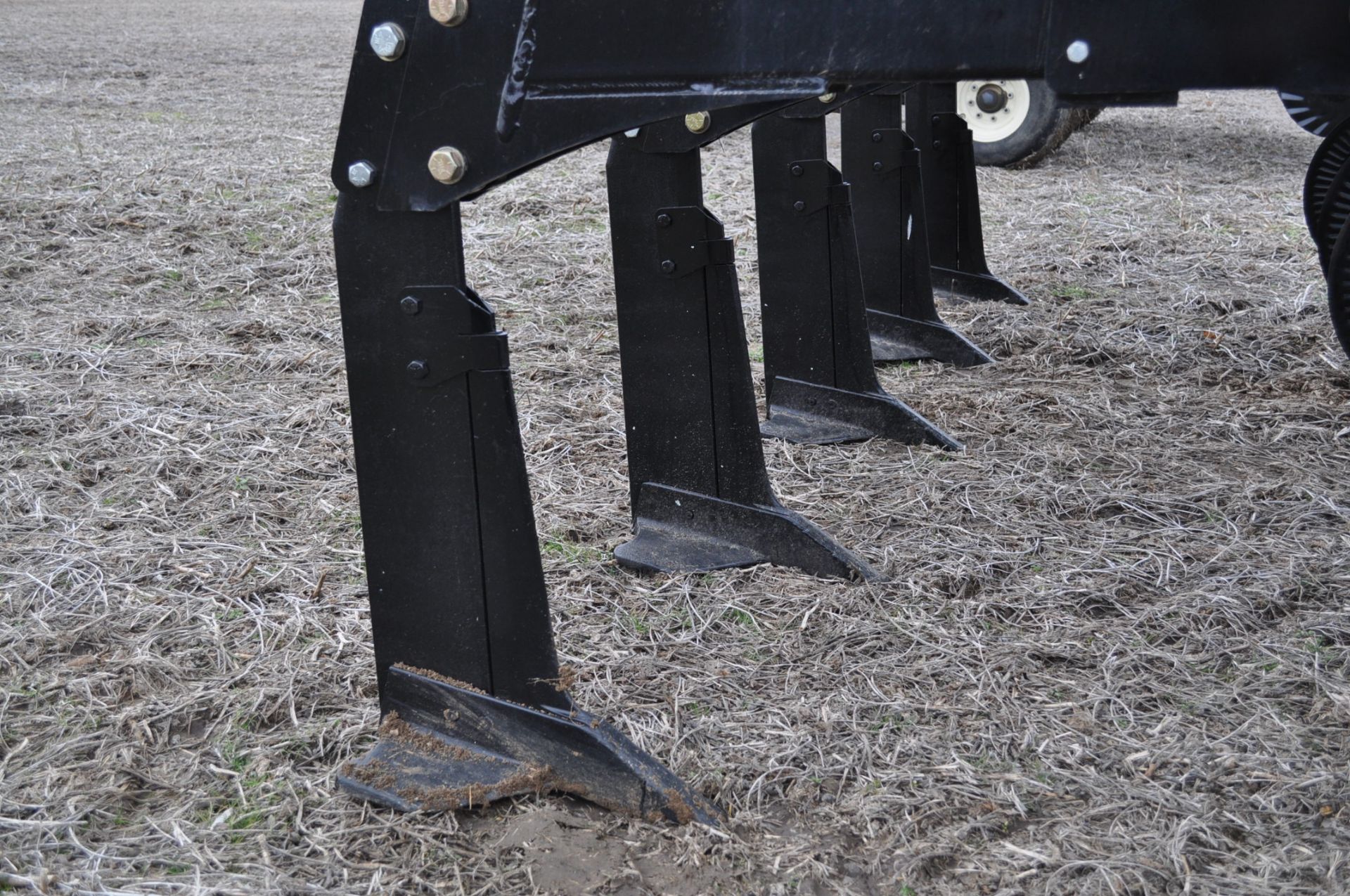 Great Plains 1300 Sub Soiler, 5-shank, no-till points, gauge wheels, coulter, 3 pt, ONE OWNER - Image 5 of 8