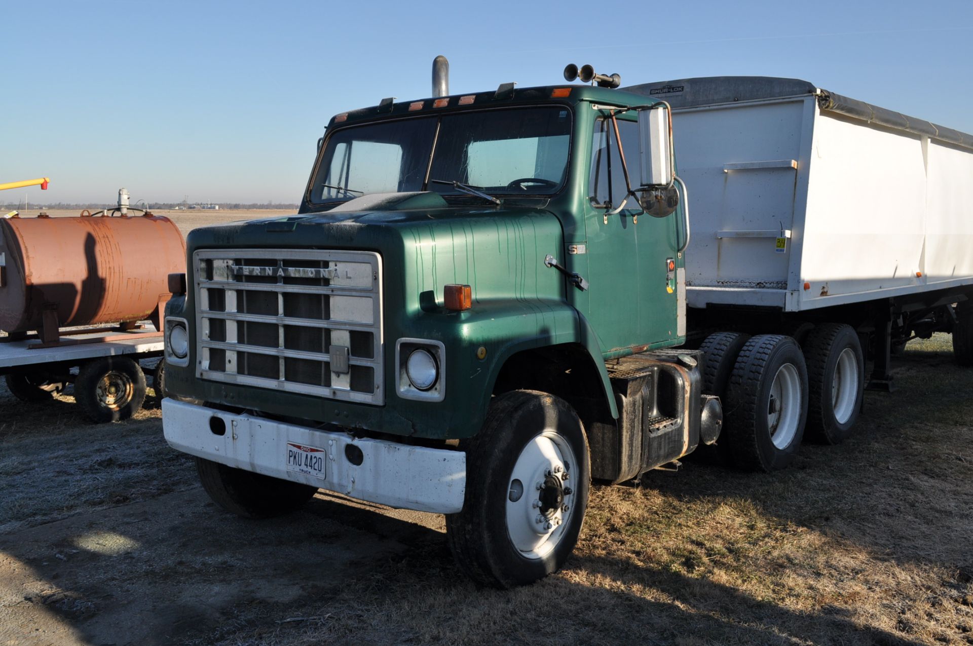 1986 International S 2200 semi truck, tandem axle, twin screw, Cummins diesel 855, 9 speed