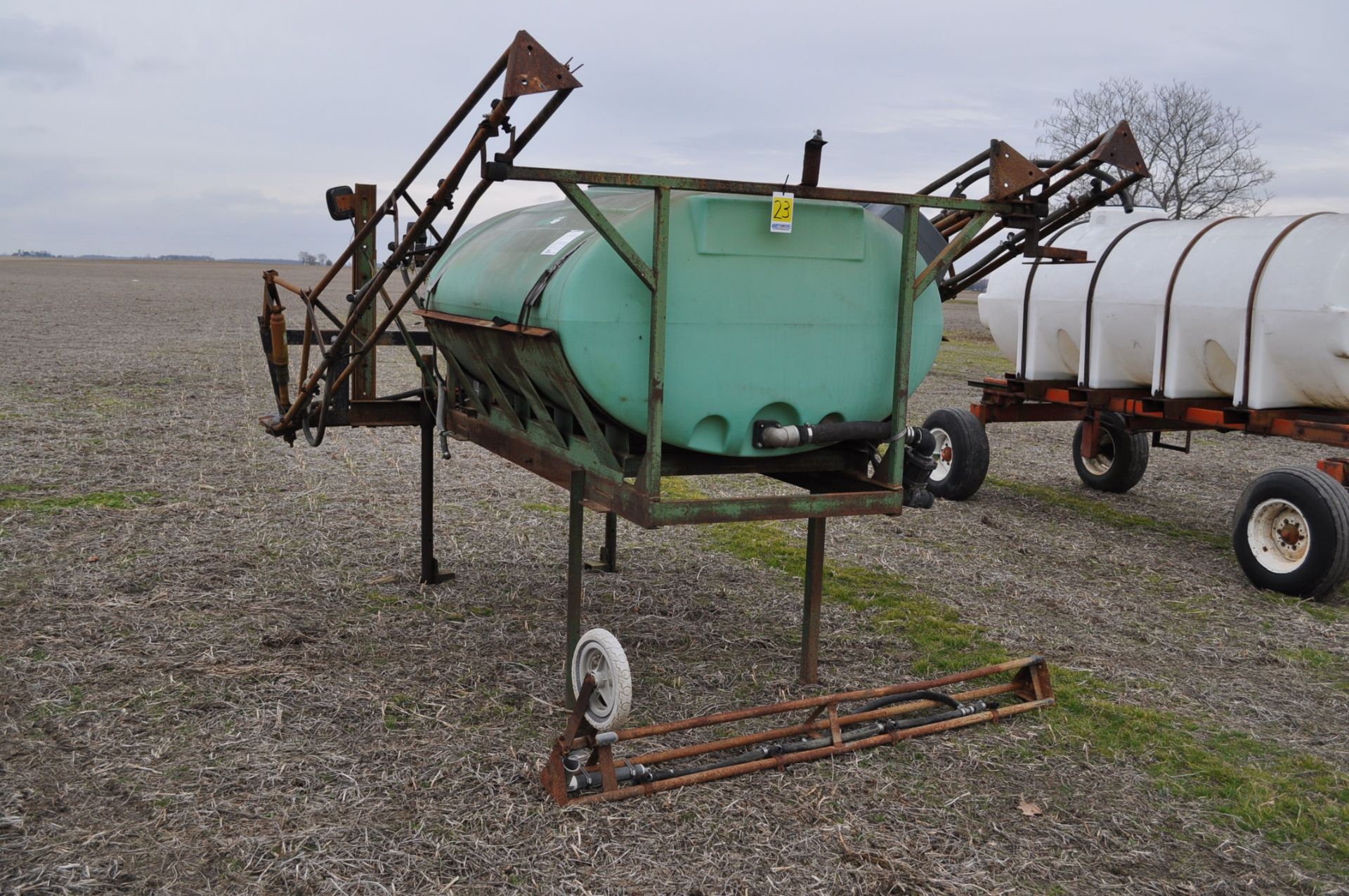 500 gallon poly tank truck bed sprayer, 45’ booms, hydro pump, foamer, Raven controller - Image 4 of 4