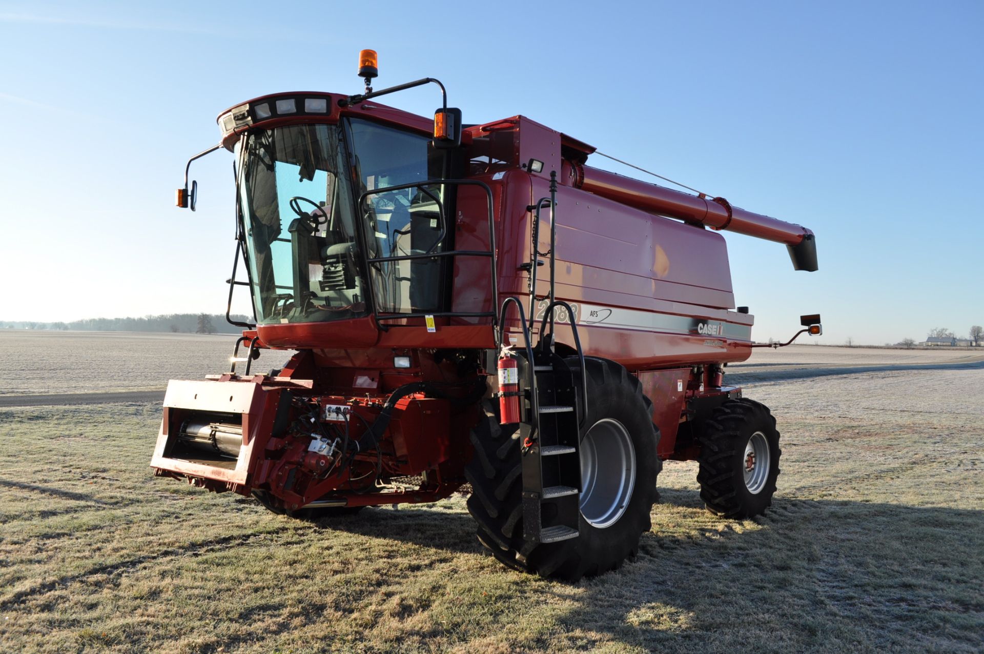 Case IH 2588 combine, 30.5L-32 drive, 18.4-26 rear, 4WD, field tracker, chopper, Mauer bin ext - Image 2 of 30