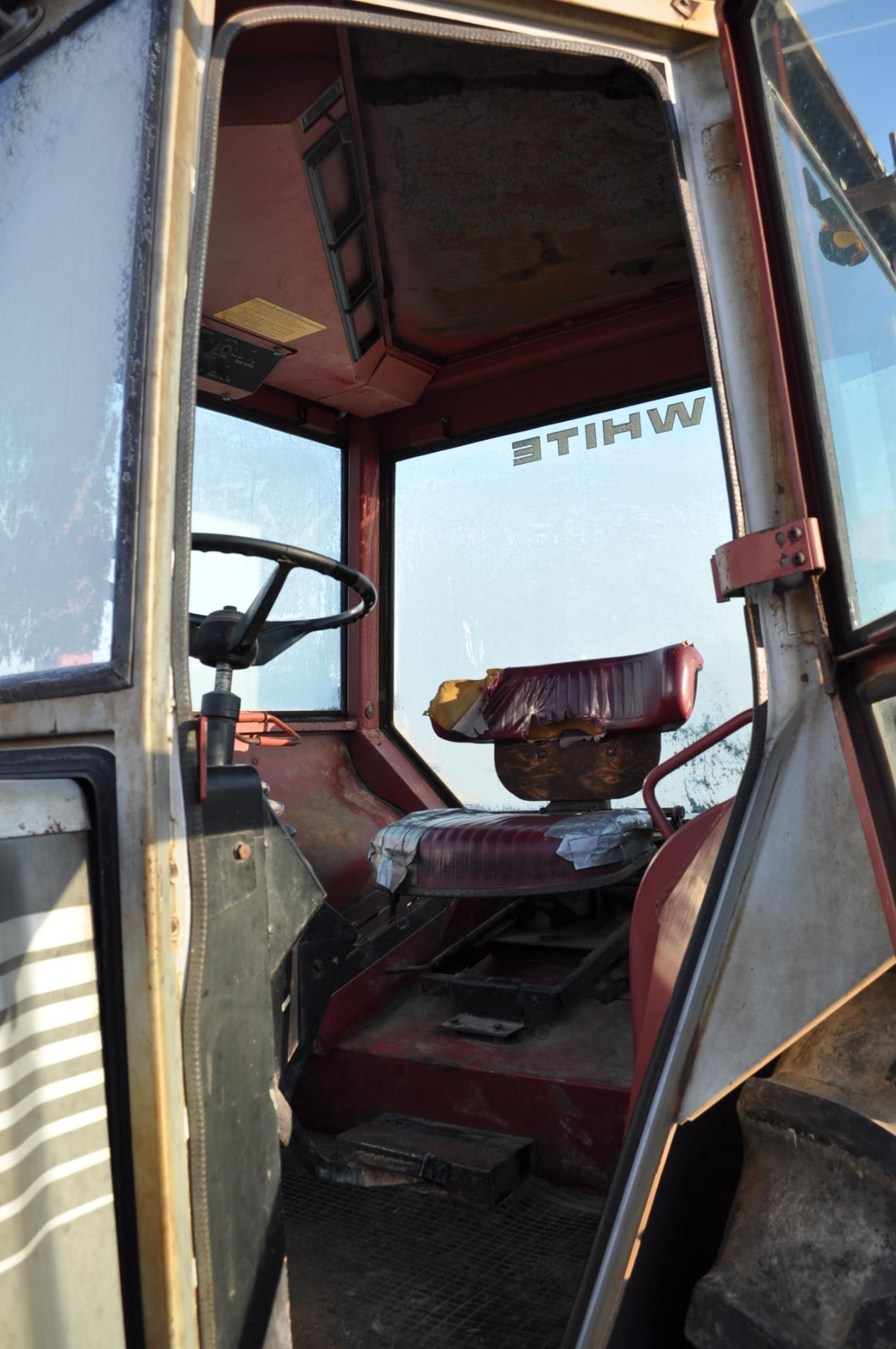 White 2-105 Field Boss tractor, 18.4-38 duals, 11L-15 front, diesel, over/under, 2 hyd remotes - Image 15 of 19