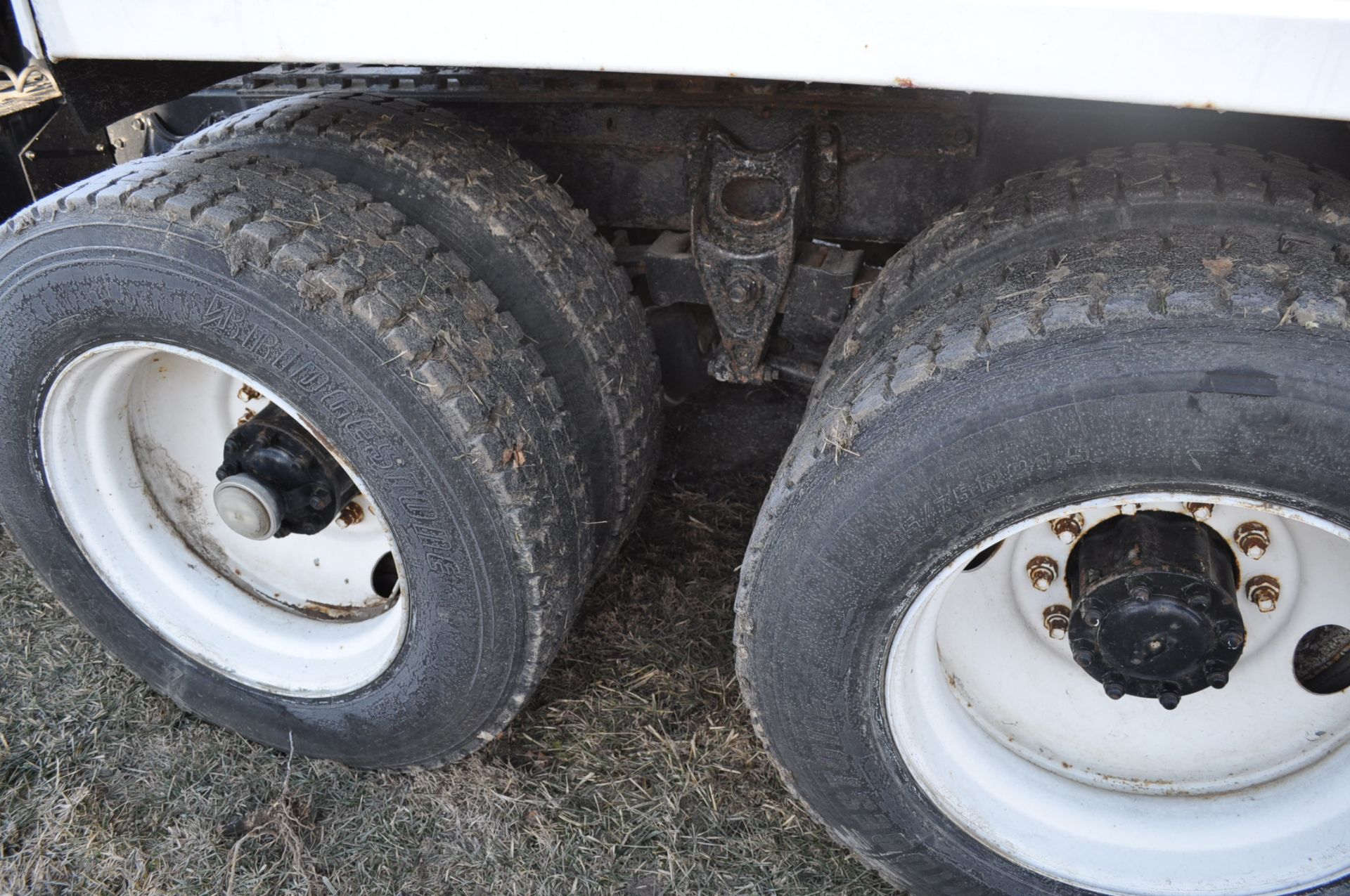 1986 International S 2200 semi truck, tandem axle, twin screw, Cummins diesel 855, 9 speed - Image 6 of 17