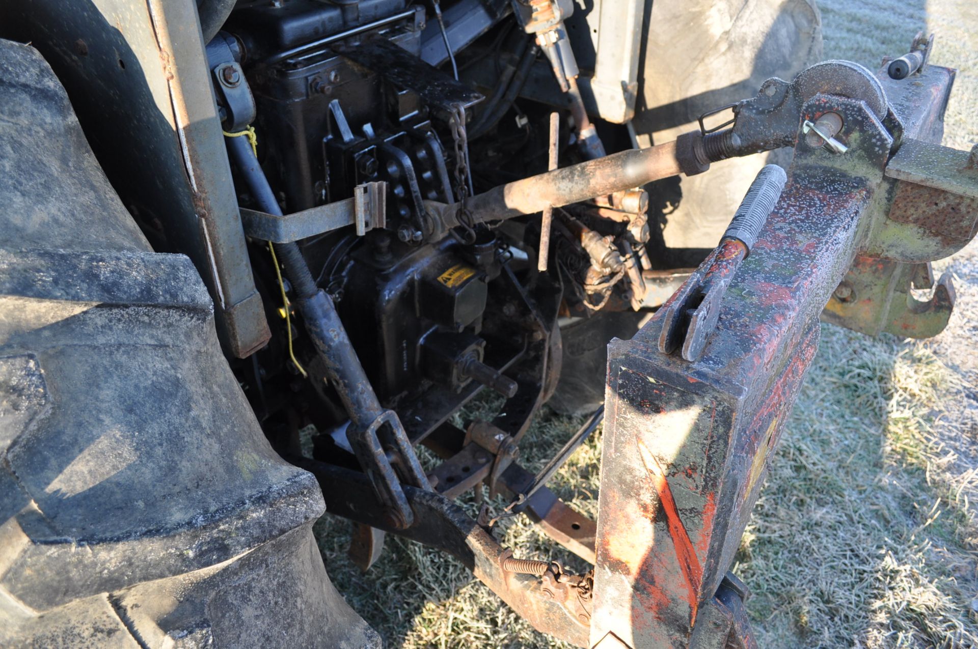 White 2-105 Field Boss tractor, 18.4-38 duals, 11L-15 front, diesel, over/under, 2 hyd remotes - Image 12 of 19