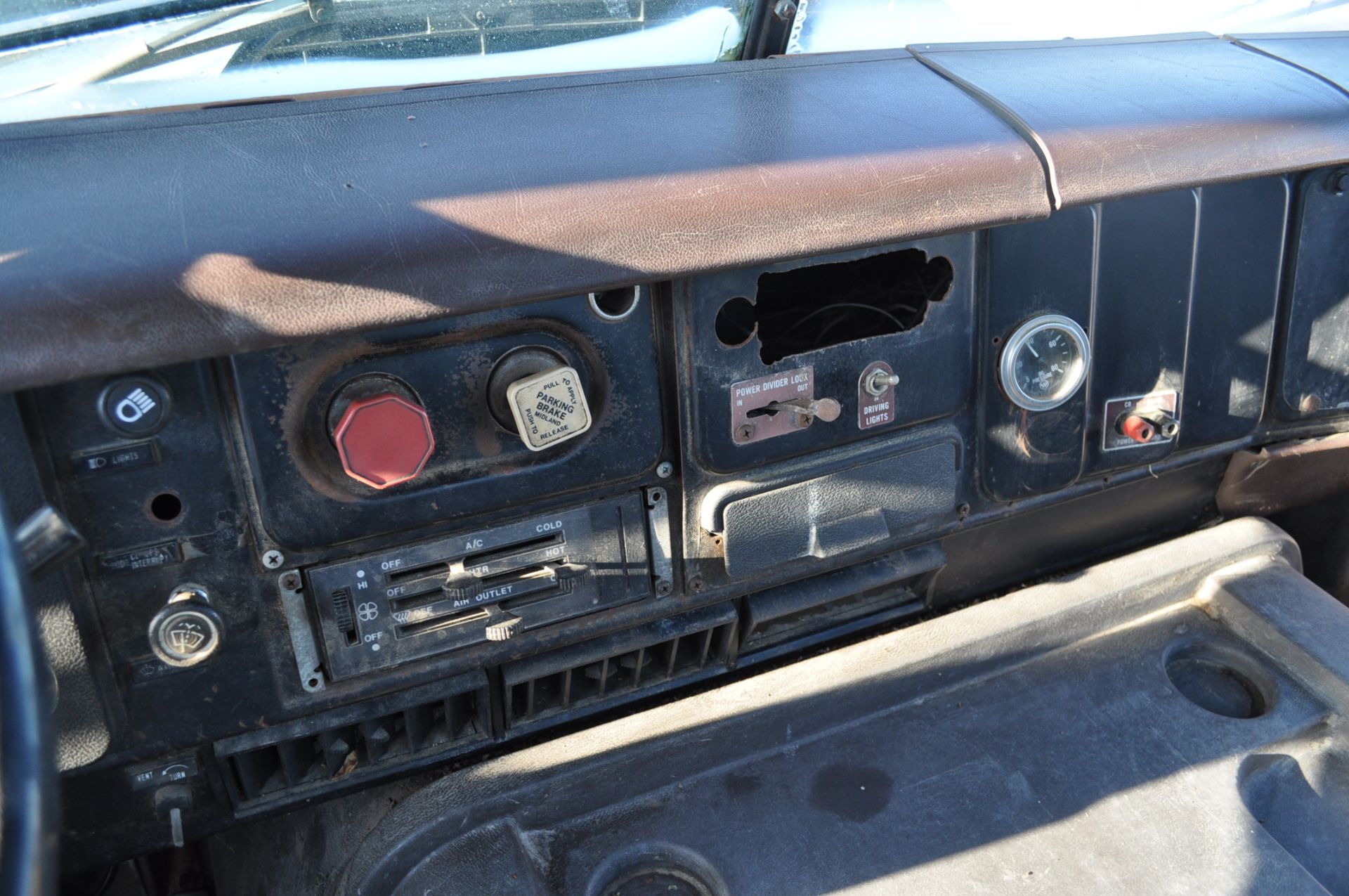 1986 International S 2200 semi truck, tandem axle, twin screw, Cummins diesel 855, 9 speed - Image 15 of 17