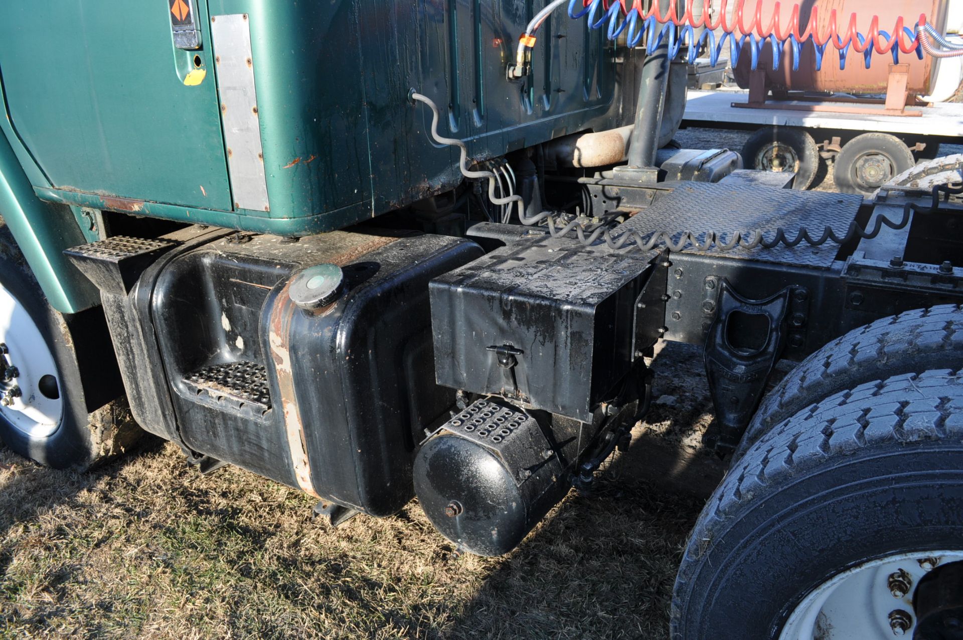 1986 International S 2200 semi truck, tandem axle, twin screw, Cummins diesel 855, 9 speed - Image 7 of 17