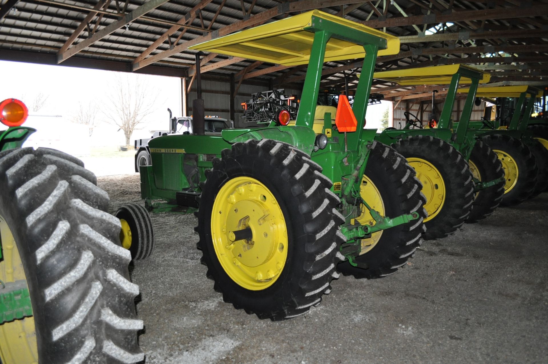 1971 John Deere 4020 tractor, diesel, new 16.9 R 38 rear, 11L-15 rear, 2 hyd remotes, 540/1000 pto - Image 5 of 19