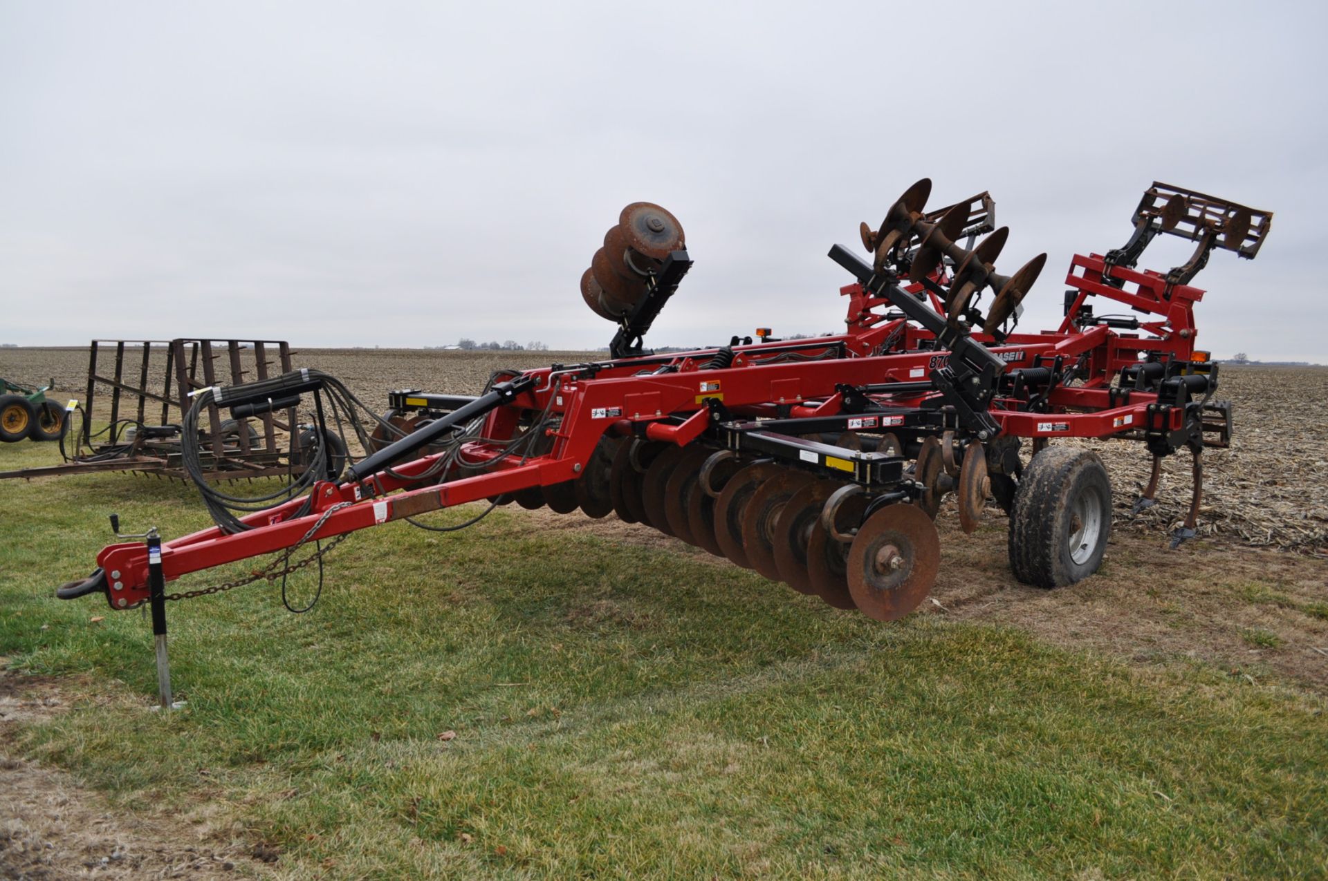 Case IH 870 Ecolo-Tiger disc ripper, 9-shank, hyd fold disc & rear gang, disc levelers w/ rolling