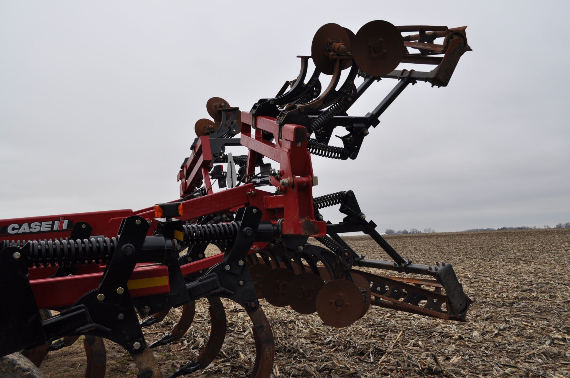 Case IH 870 Ecolo-Tiger disc ripper, 9-shank, hyd fold disc & rear gang, disc levelers w/ rolling - Image 7 of 12