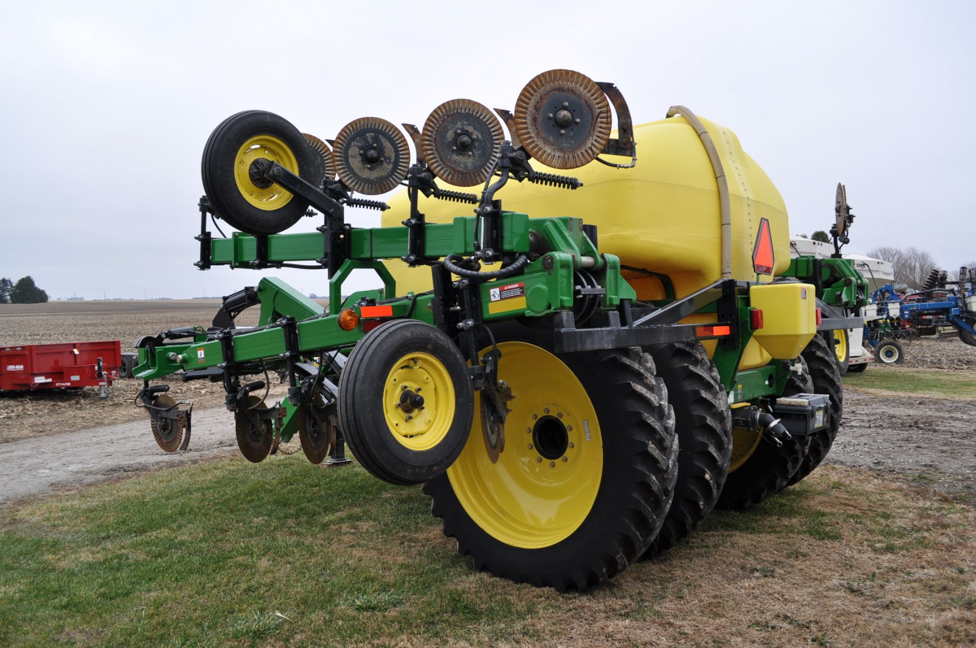 60’ John Deere 2510L 28% applicator, 25 coutler w/ knife, 5 section Green Star rate controller - Image 4 of 18