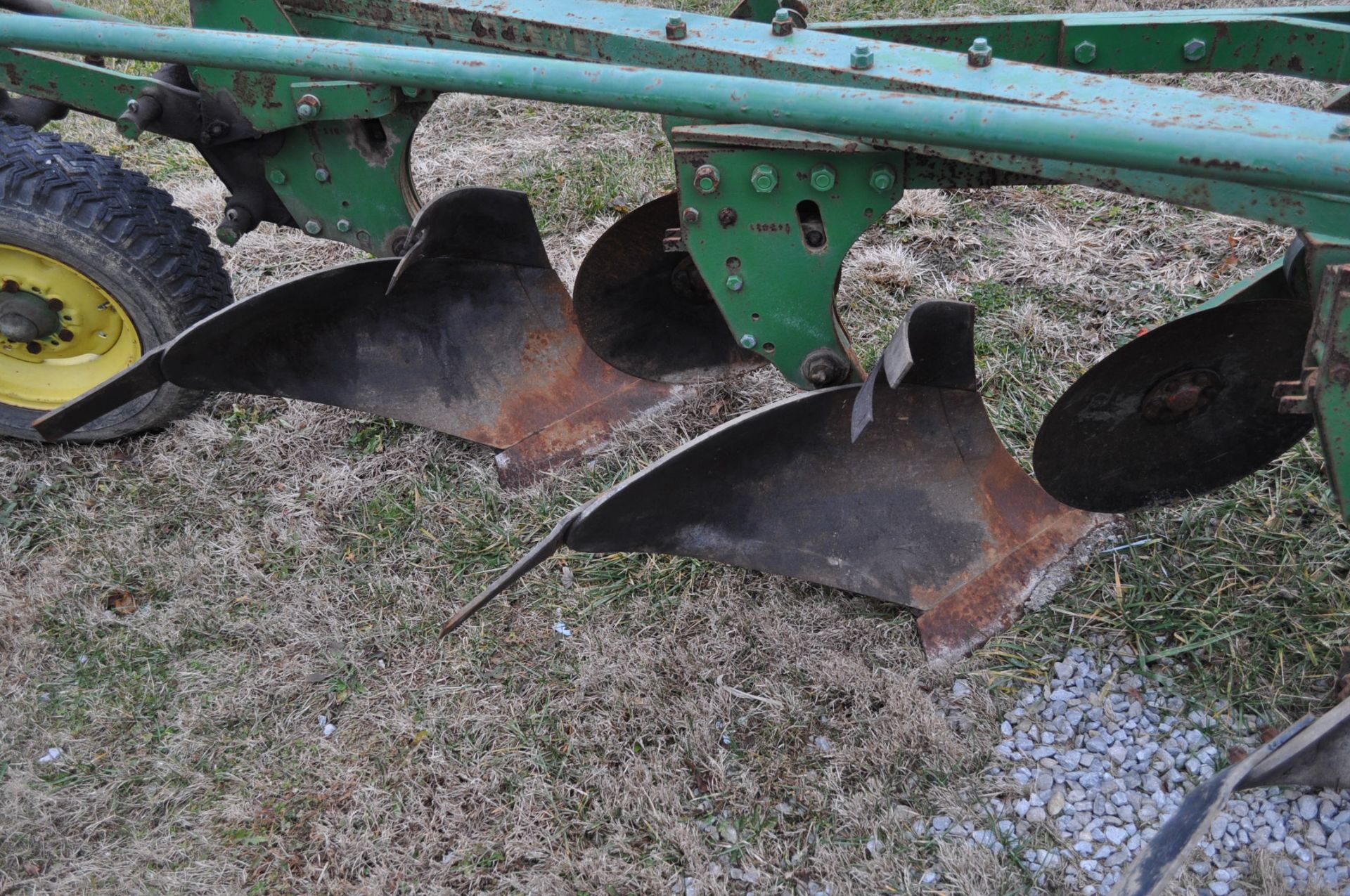 John Deere 145 3 btm moldboard plow, hyd tail wheel - Image 5 of 5