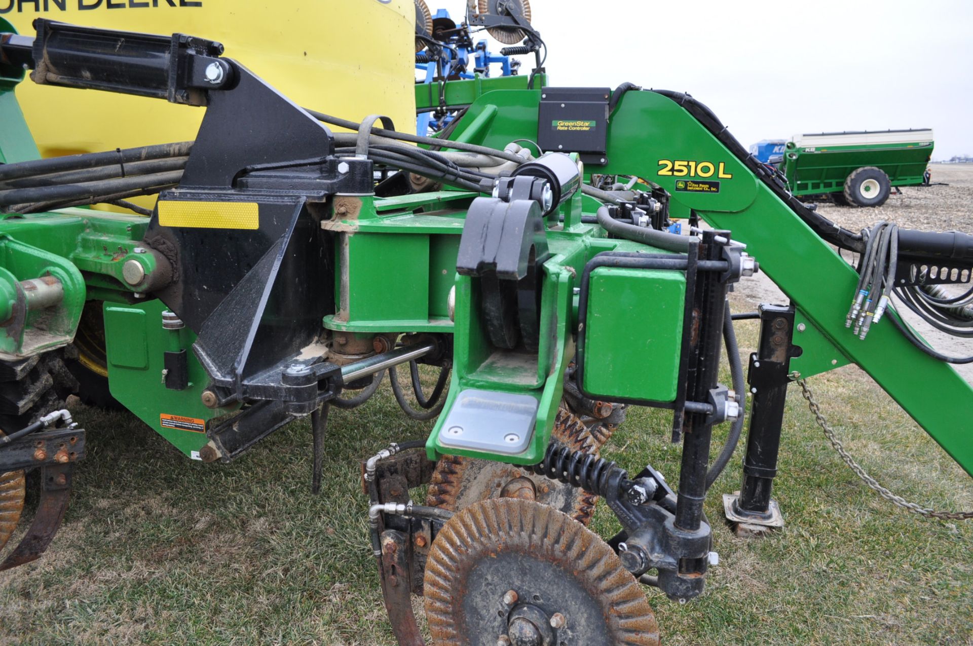 60’ John Deere 2510L 28% applicator, 25 coutler w/ knife, 5 section Green Star rate controller - Image 8 of 18