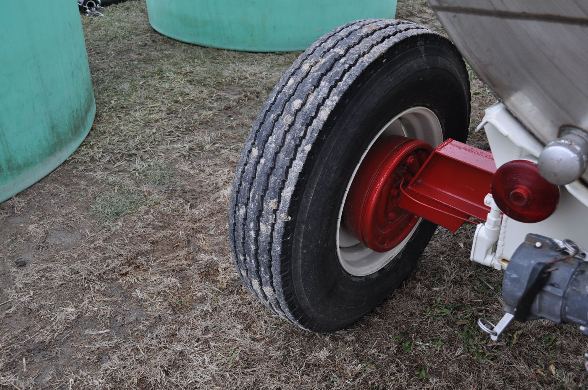 2000 gallon SS nurse wagon, Honda motor, 3” cast pump, wagon gear, 9.00-20 tires - Image 9 of 12