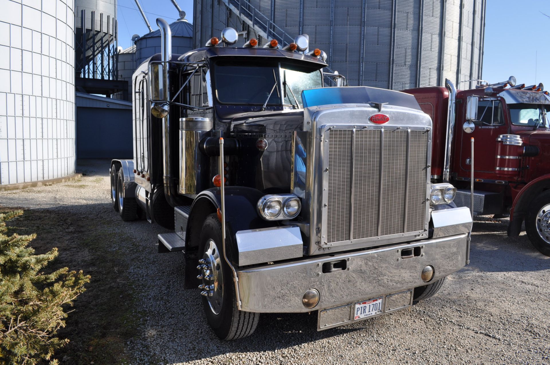 1980 Peterbilt 359 semi truck, 3406 CAT 15-spd, 247” WB, air ride, 60” flat sleeper, 11 R 24.5 tire - Image 4 of 20