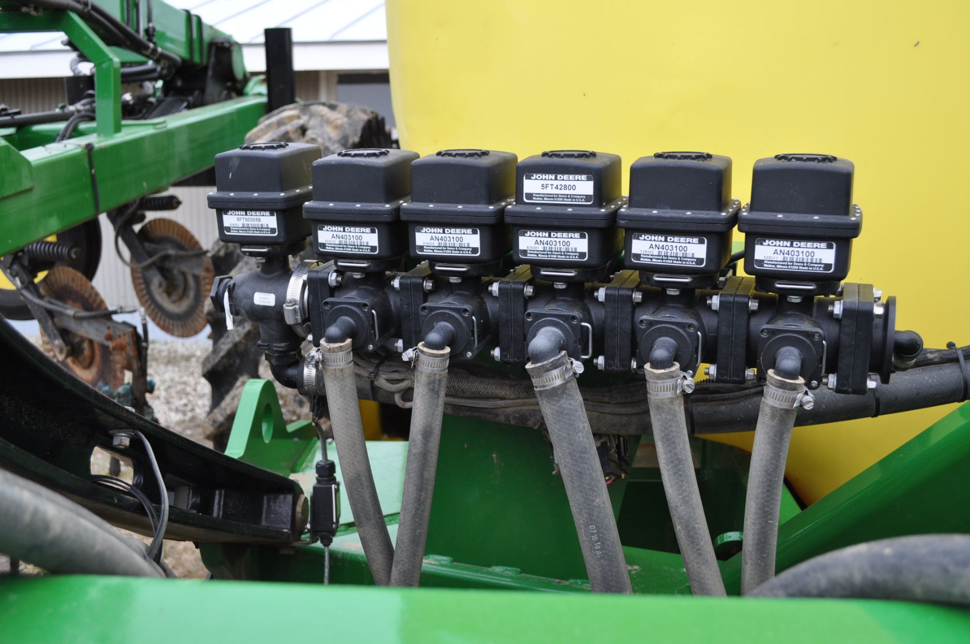 60’ John Deere 2510L 28% applicator, 25 coutler w/ knife, 5 section Green Star rate controller - Image 10 of 18