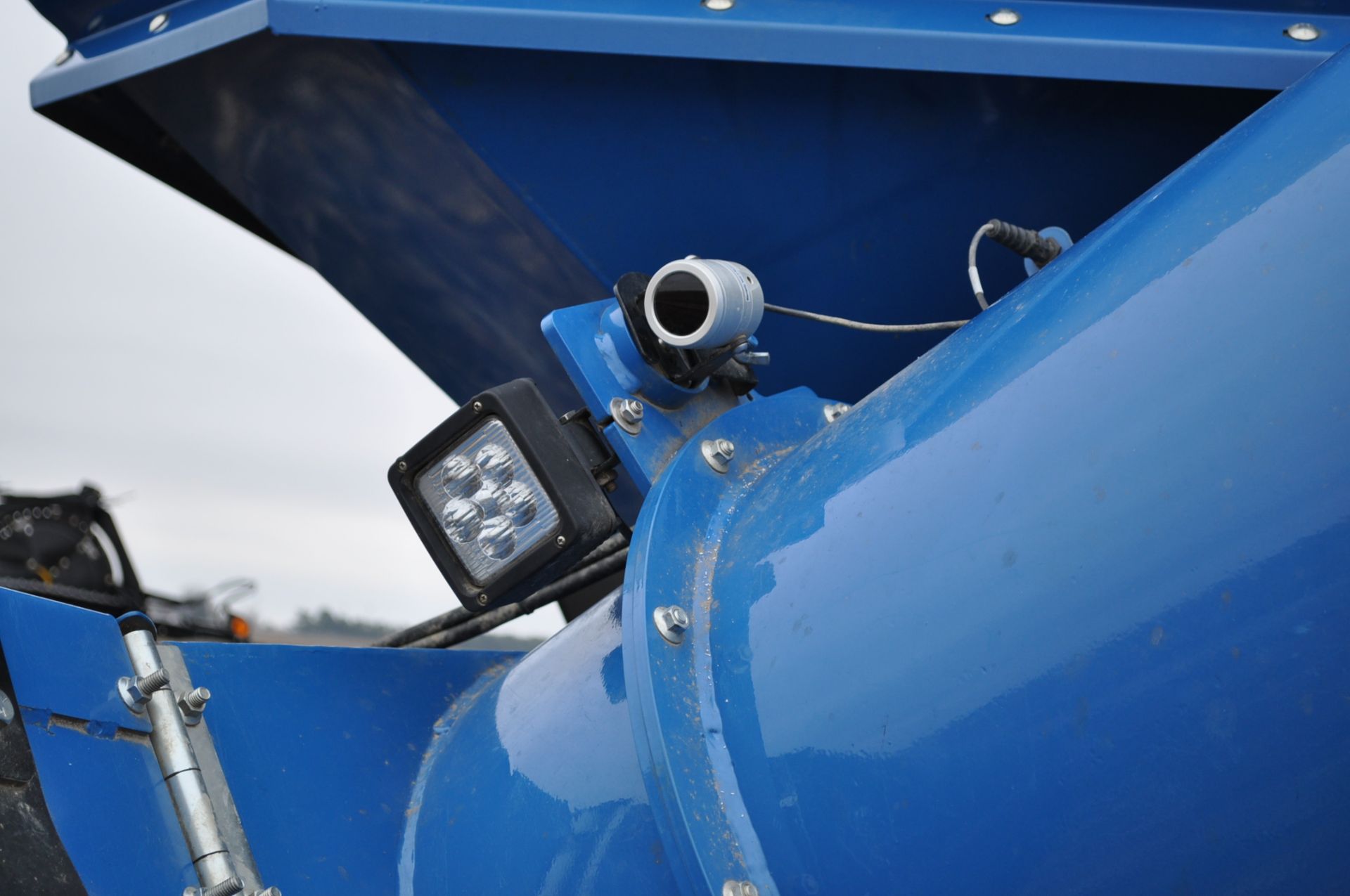 Kinze 1100 grain cart, 36” wide tracks, hyd spout, scales, roll tarp, sight windows - Image 22 of 28