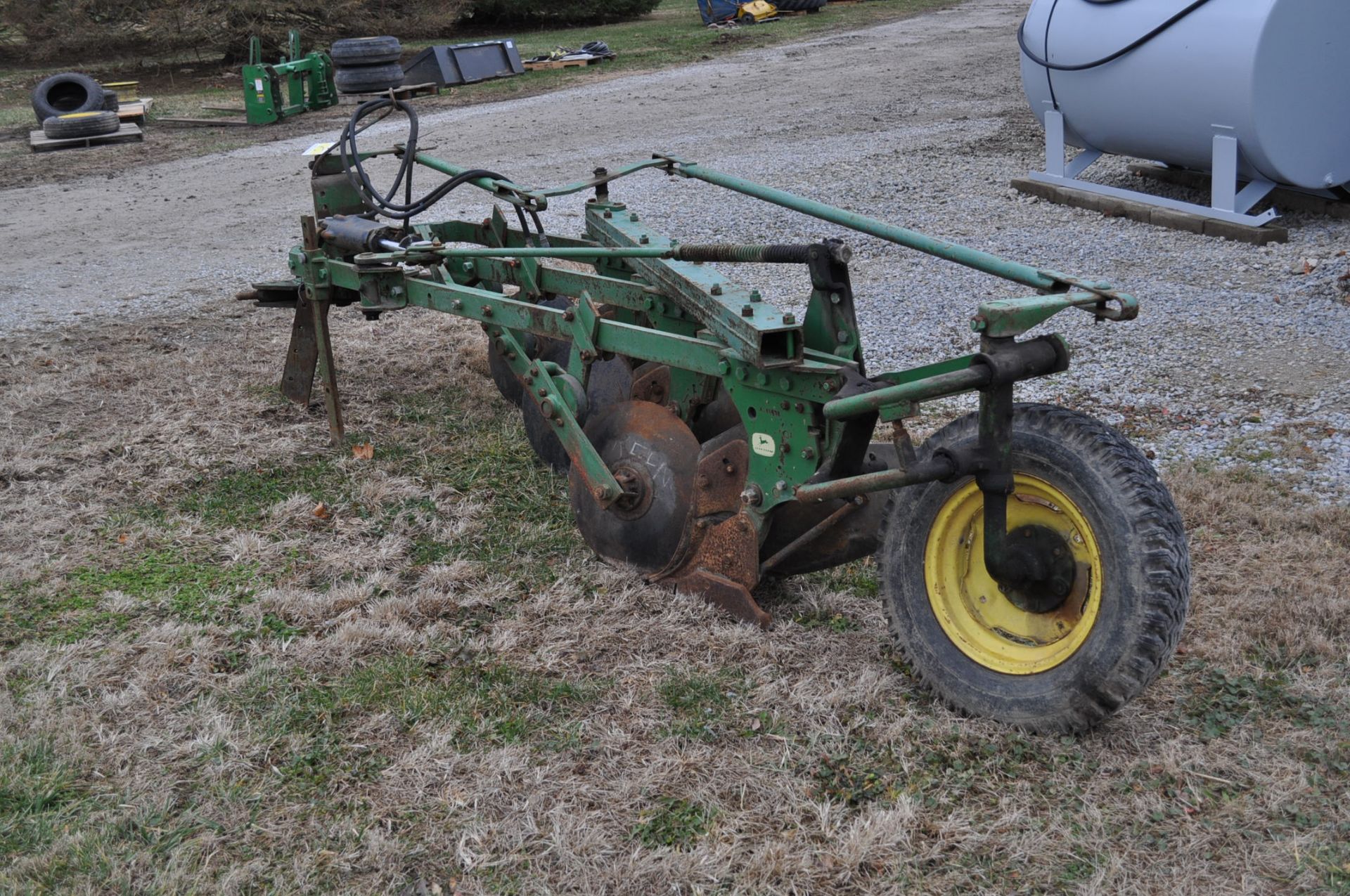 John Deere 145 3 btm moldboard plow, hyd tail wheel - Image 4 of 5