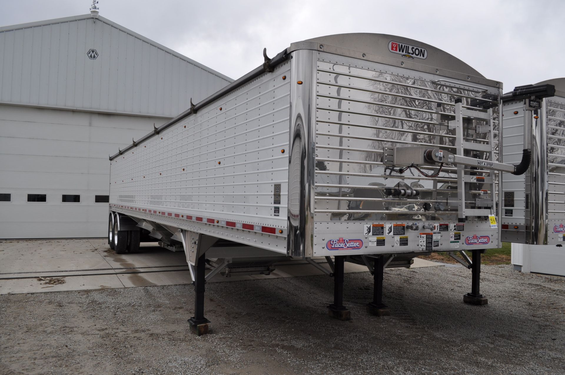 2015 Wilson 41’ grain trailer, elec roll tarp, strap traps, 3 rows of LED lights, rear fenders,