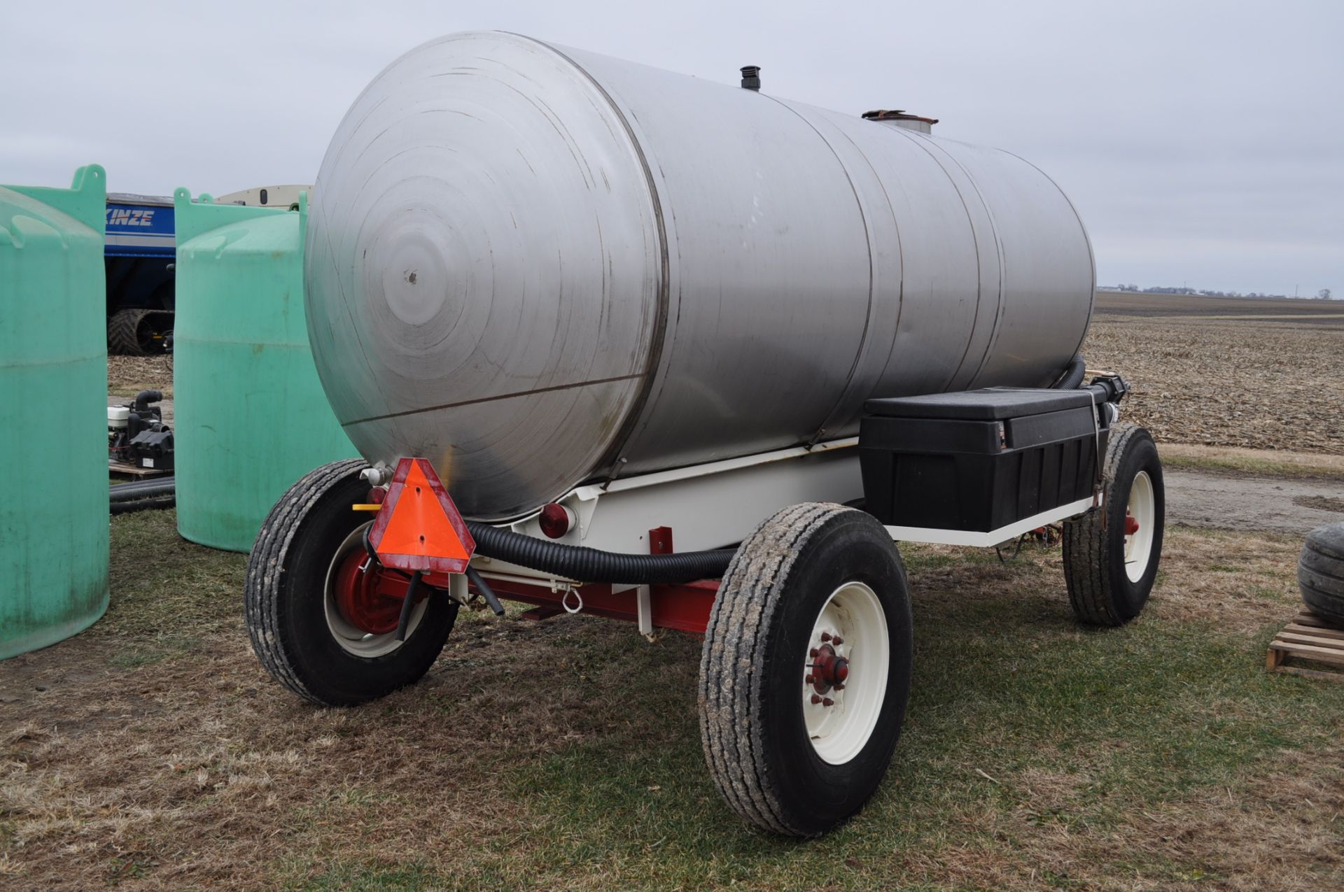 2000 gallon SS nurse wagon, Honda motor, 3” cast pump, wagon gear, 9.00-20 tires - Image 3 of 12