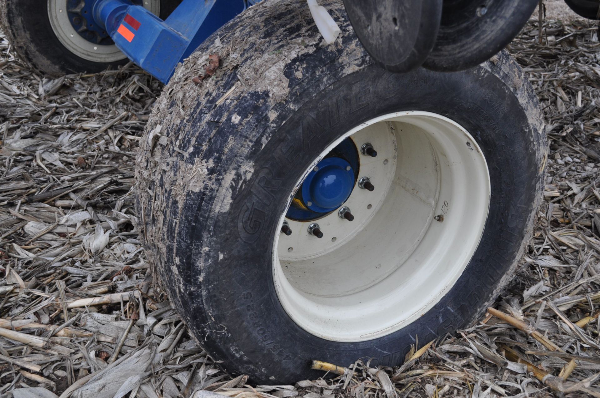 Kinze 24-row 3800 corn planter, front fold, PP Vset meter, V drive, wave vision, delta force down - Image 10 of 18