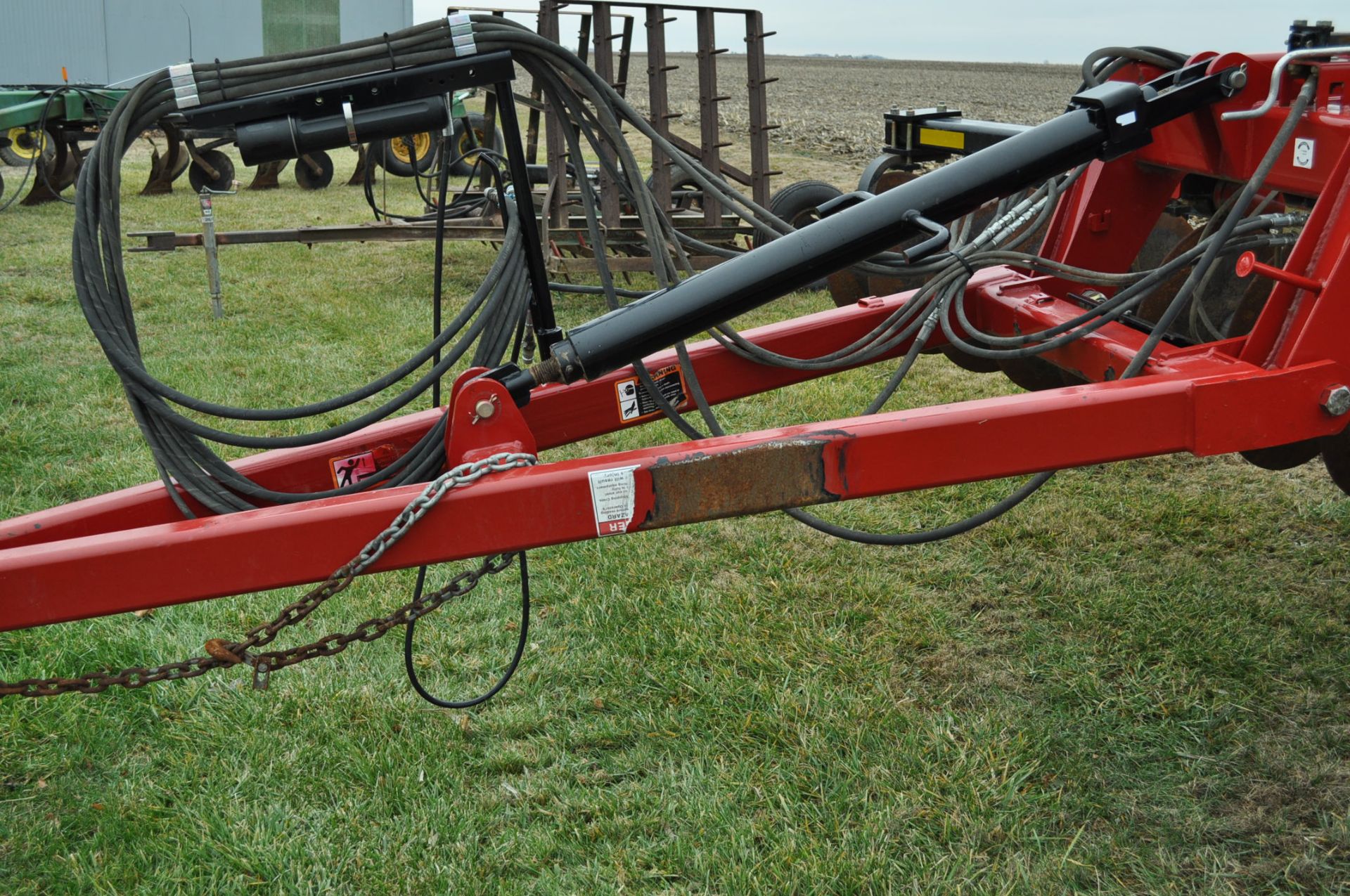 Case IH 870 Ecolo-Tiger disc ripper, 9-shank, hyd fold disc & rear gang, disc levelers w/ rolling - Image 10 of 12