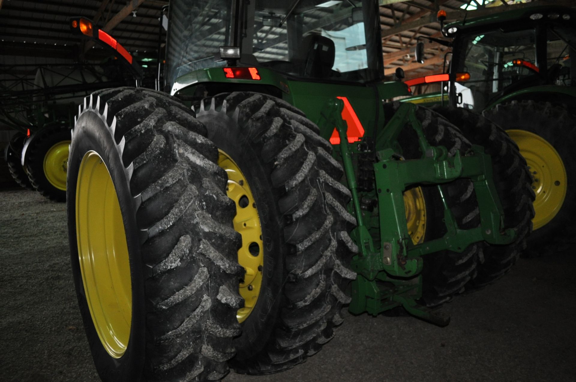 John Deere 8100 MFWD tractor, 18.4 R 46 duals, 14.9 R 34 front, PS, 4 hyd remotes, PTO, 3 pt - Image 11 of 19