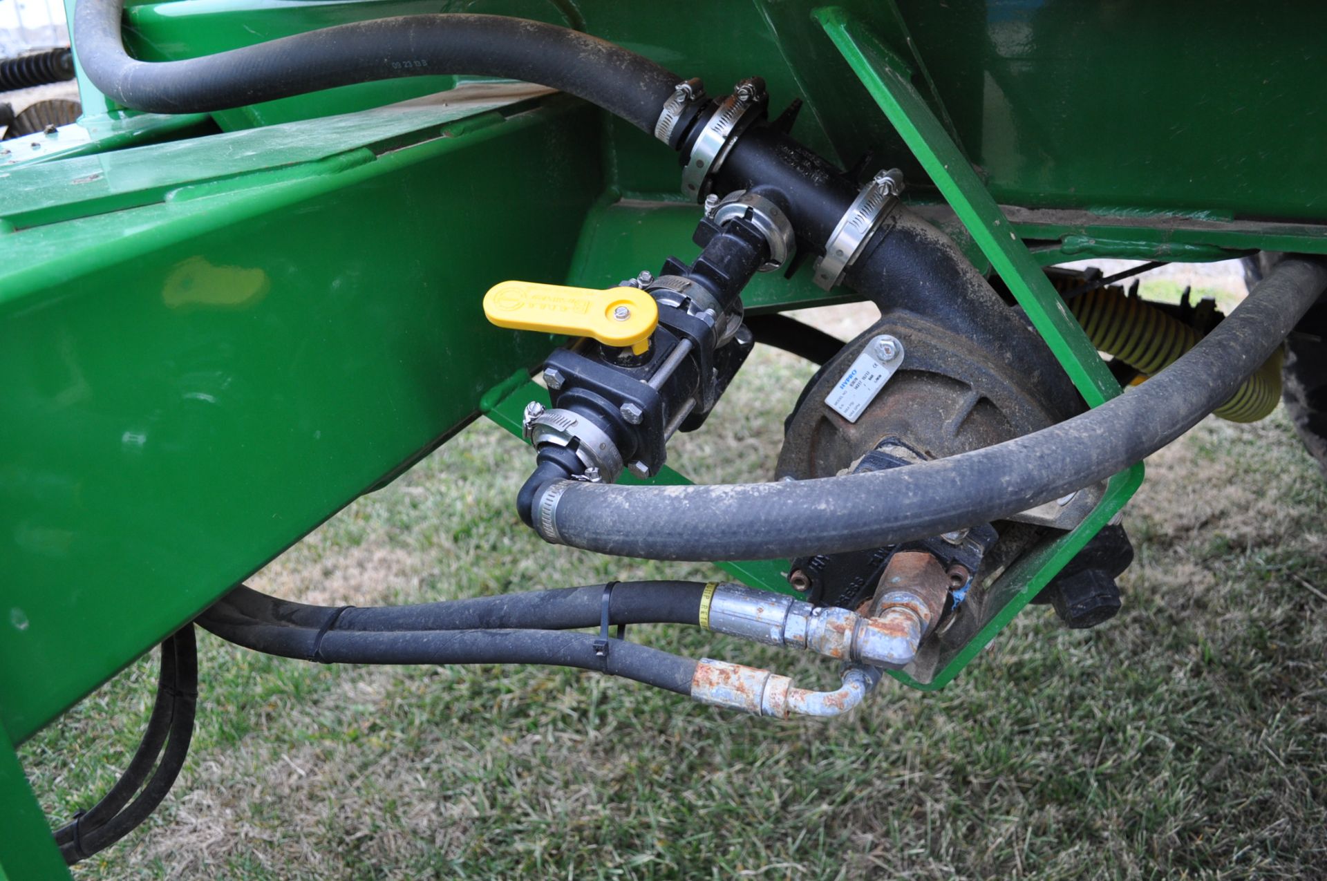 60’ John Deere 2510L 28% applicator, 25 coutler w/ knife, 5 section Green Star rate controller - Image 15 of 18