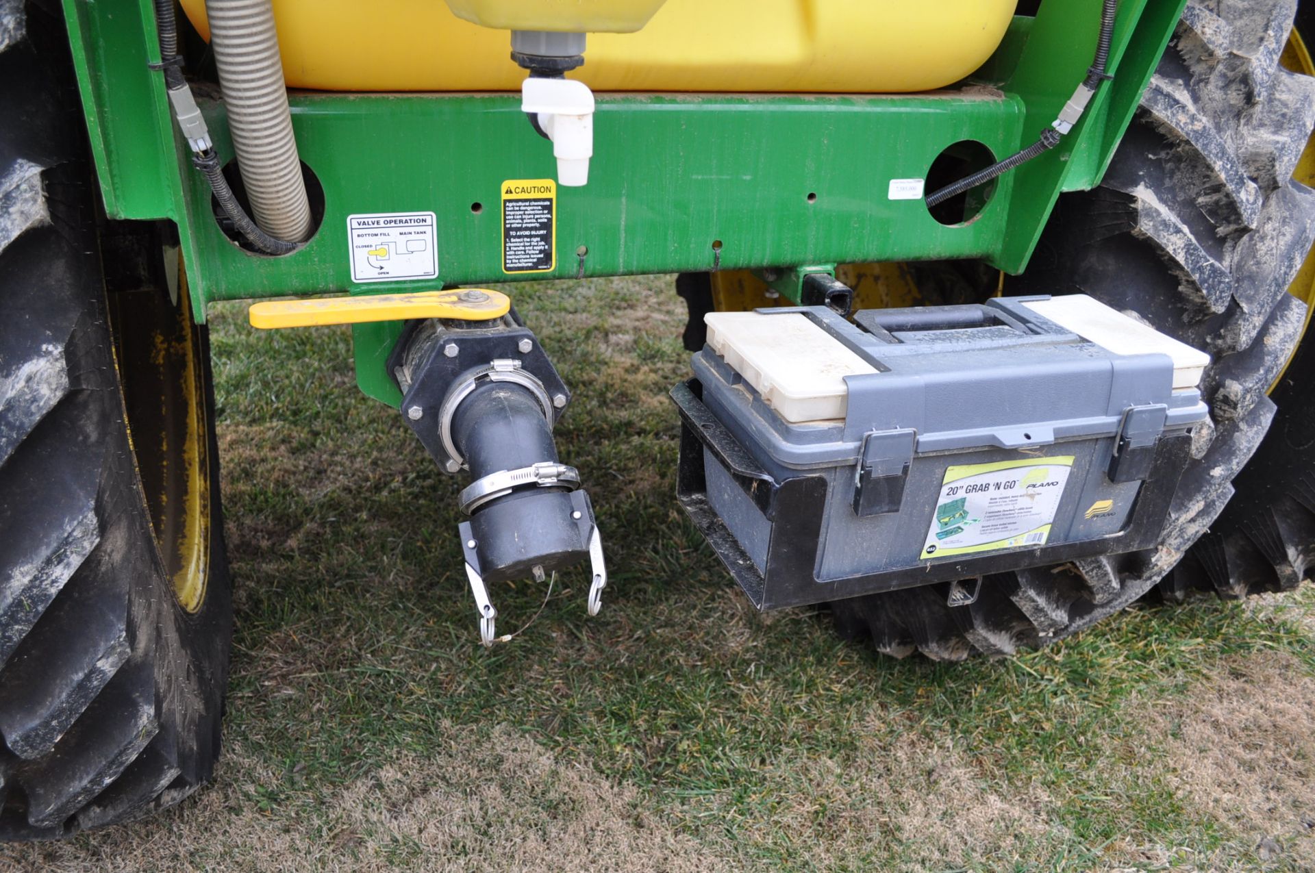 60’ John Deere 2510L 28% applicator, 25 coutler w/ knife, 5 section Green Star rate controller - Image 16 of 18