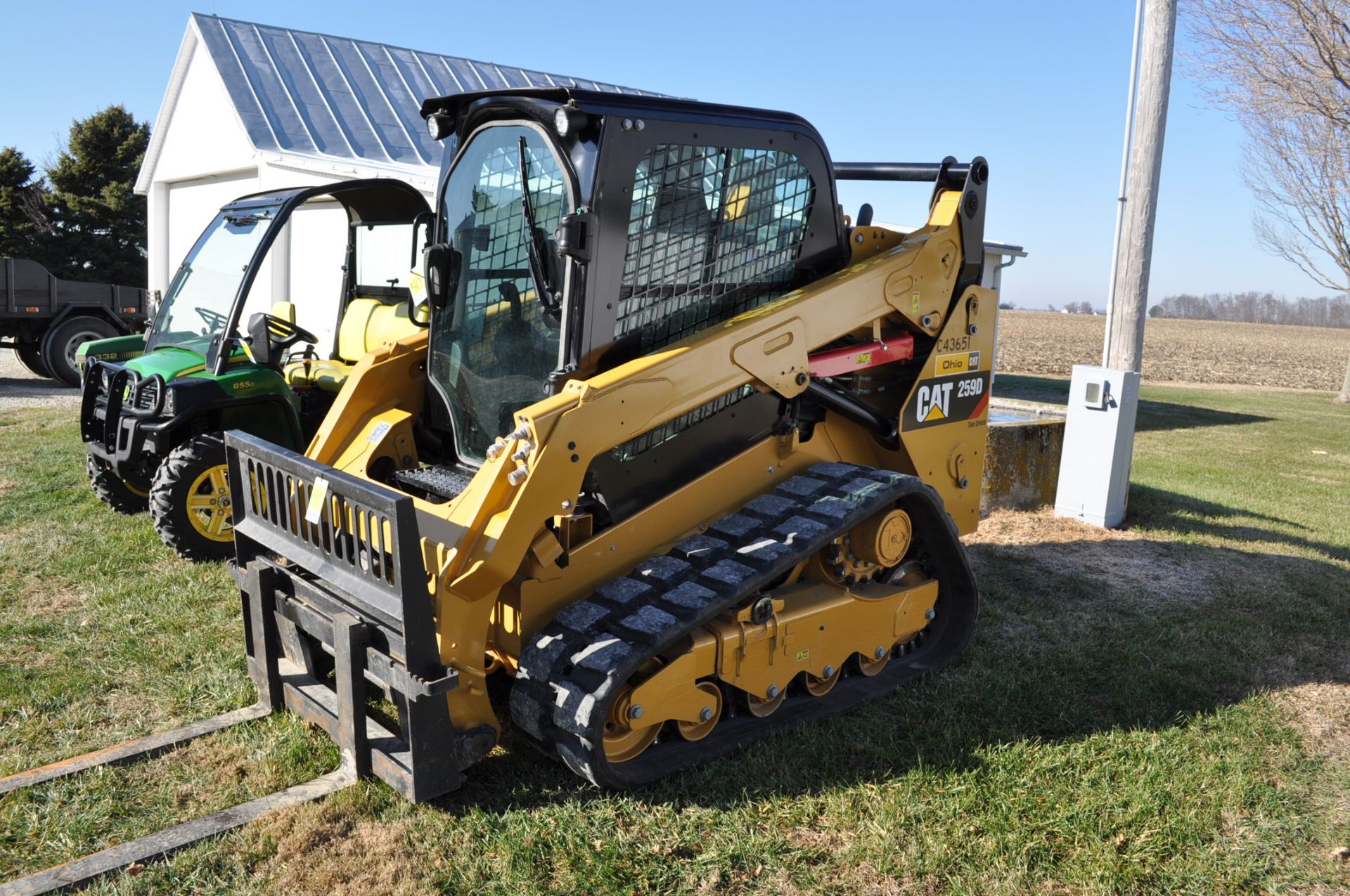 CAT 259D track skid loader, CHA, heated air ride seat, hyd detach bucket, ISO controls, 2-speed,