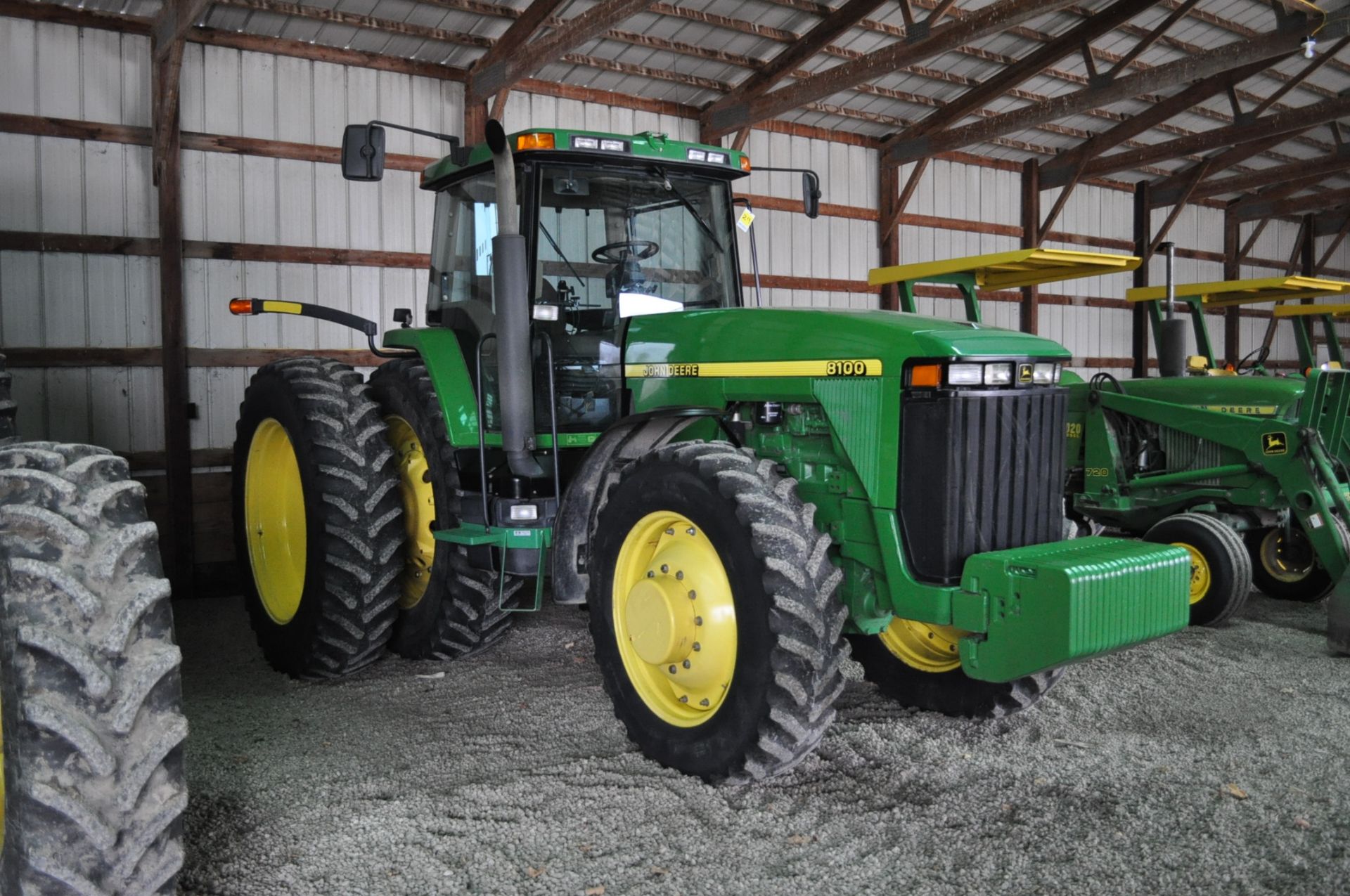 John Deere 8100 MFWD tractor, 18.4 R 46 duals, 14.9 R 34 front, PS, 4 hyd remotes, PTO, 3 pt - Image 2 of 19