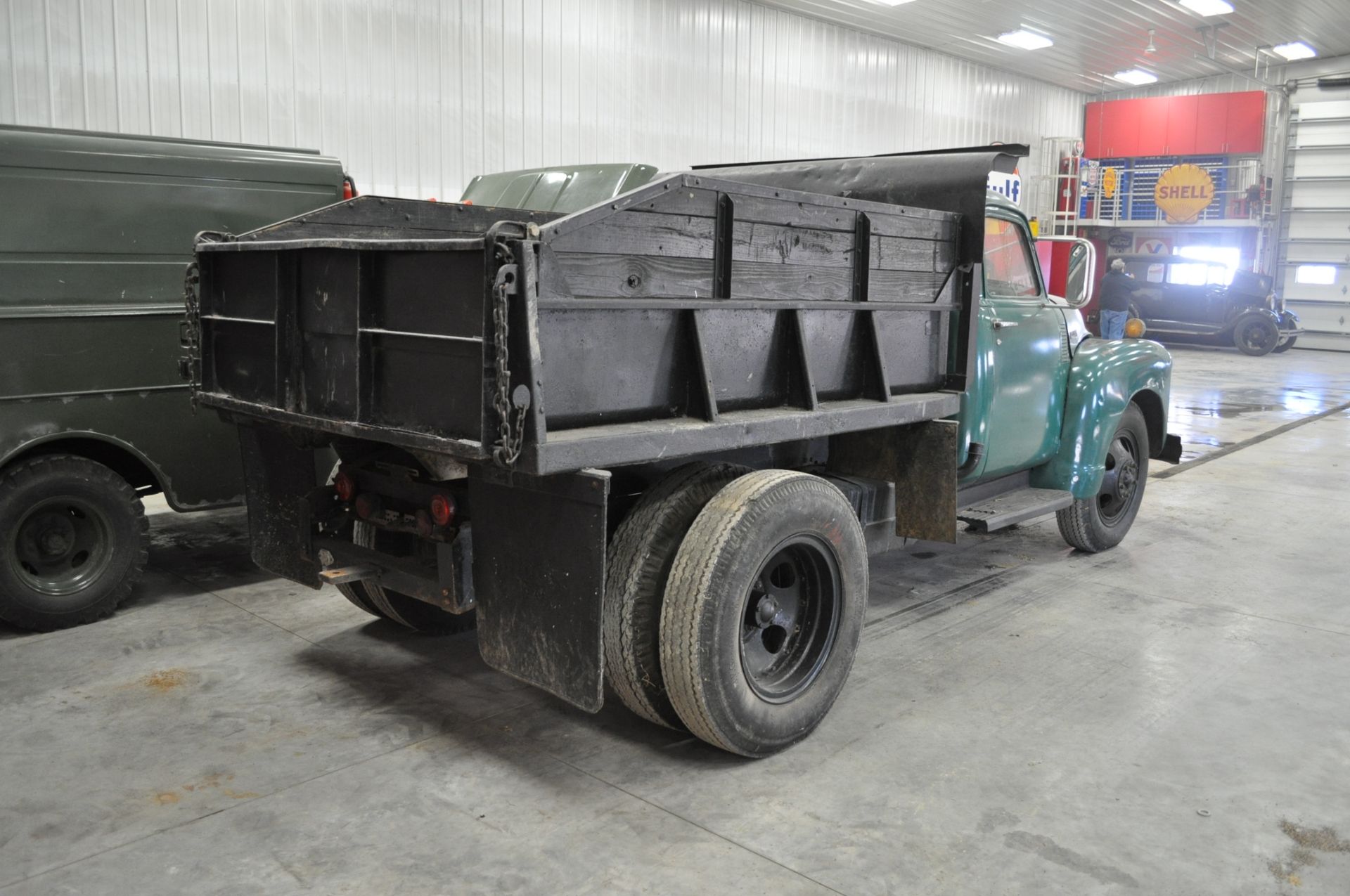 1947 Chevrolet Loadmaster truck, 8’ hyd dump bed, w/ 1962 Chevrolet 6 cylinder, 4+2 transmission - Image 4 of 14