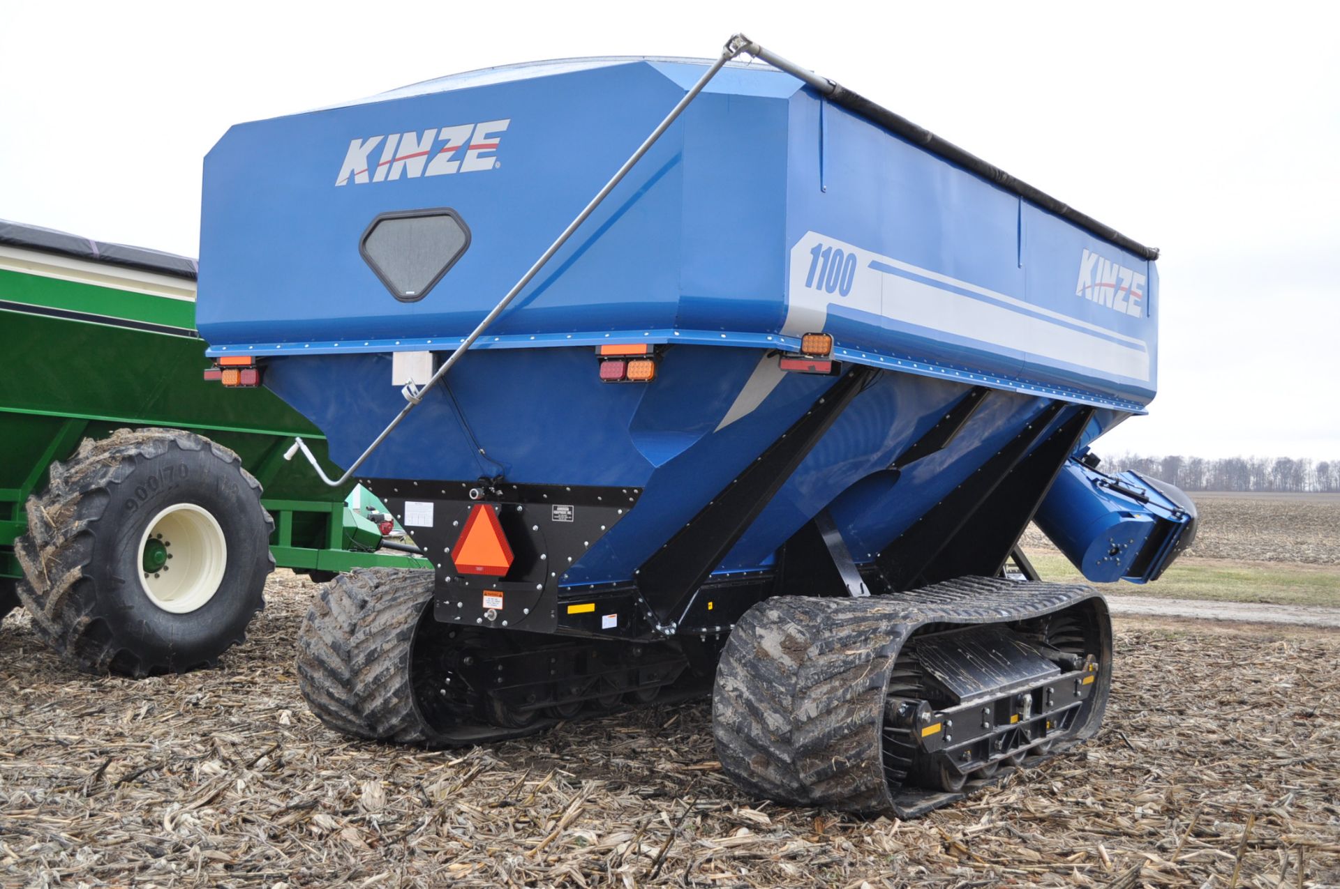 Kinze 1100 grain cart, 36” wide tracks, hyd spout, scales, roll tarp, sight windows - Image 3 of 28