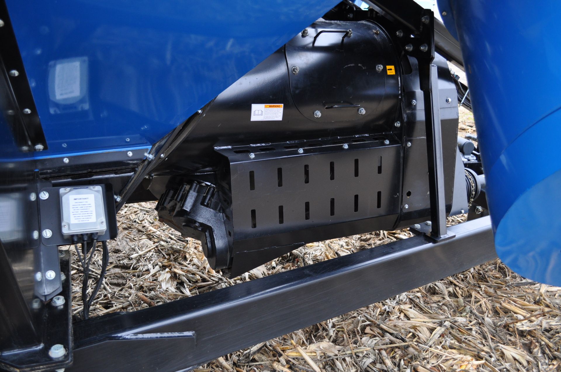 Kinze 1100 grain cart, 36” wide tracks, hyd spout, scales, roll tarp, sight windows - Image 20 of 28