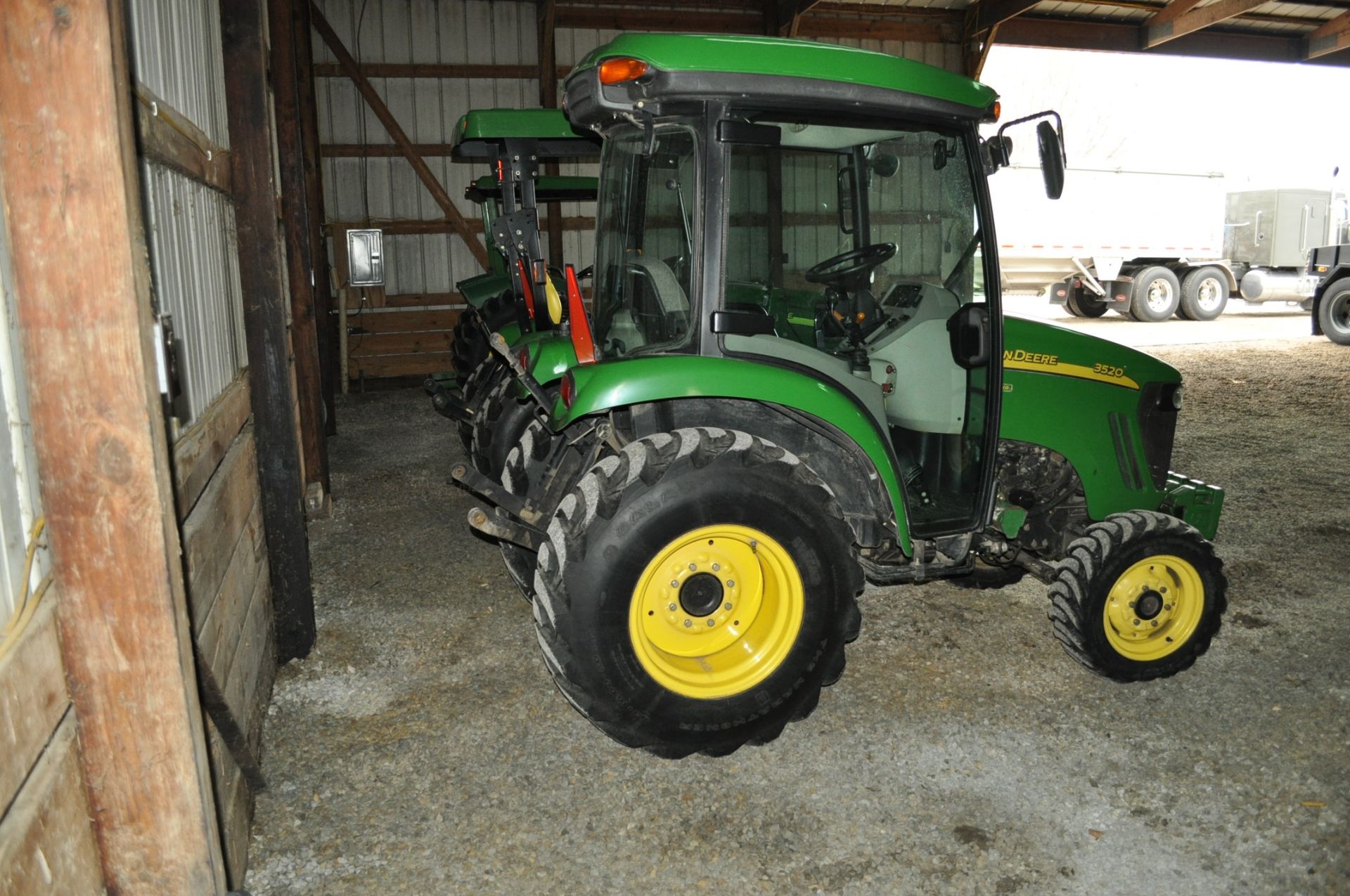 John Deere 3520 utility tractor, MFWD, CHA, loader mount, joystick, 3 pt, 540 pto, 365 hrs - Image 3 of 15