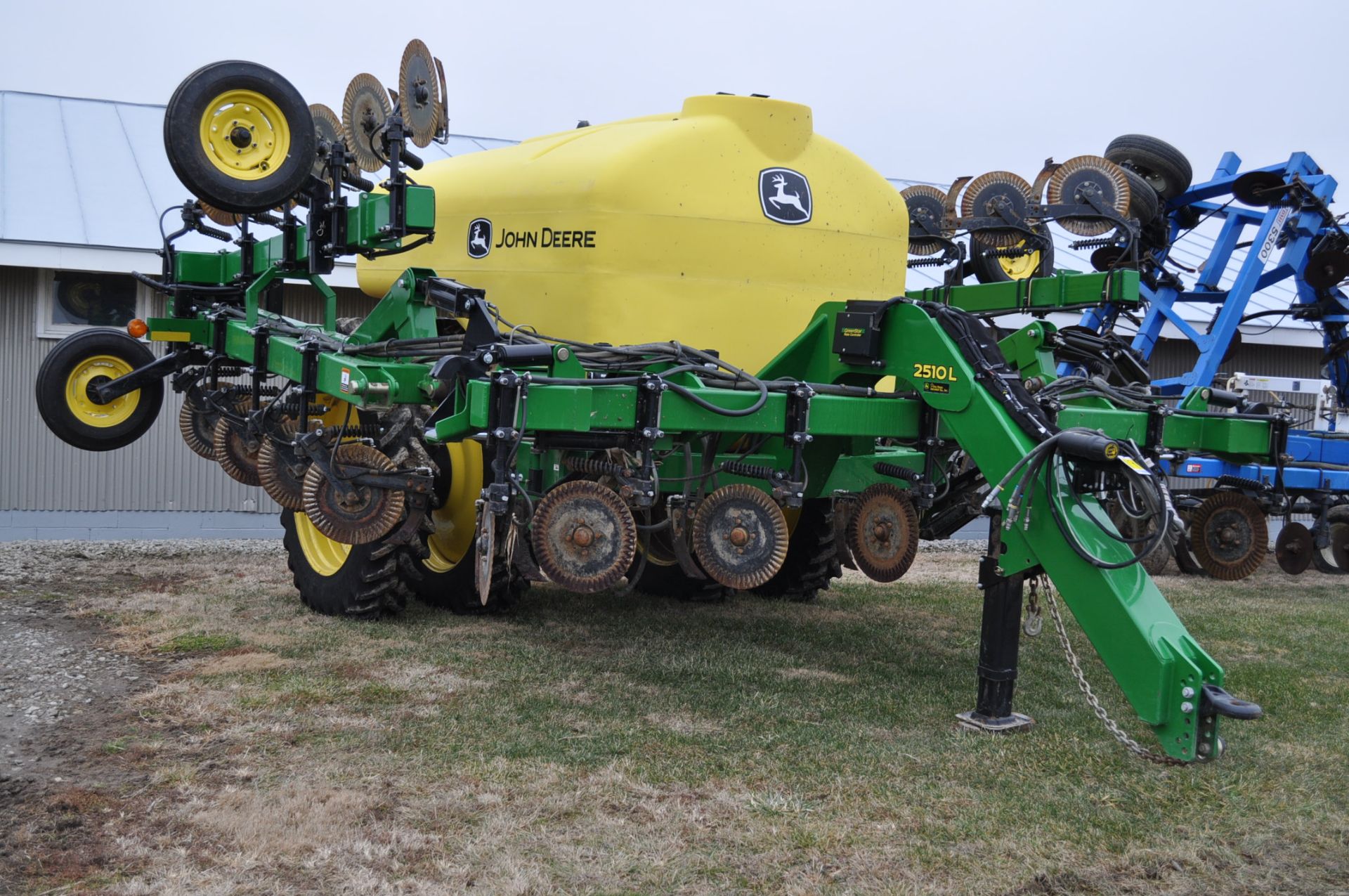 60’ John Deere 2510L 28% applicator, 25 coutler w/ knife, 5 section Green Star rate controller - Image 2 of 18
