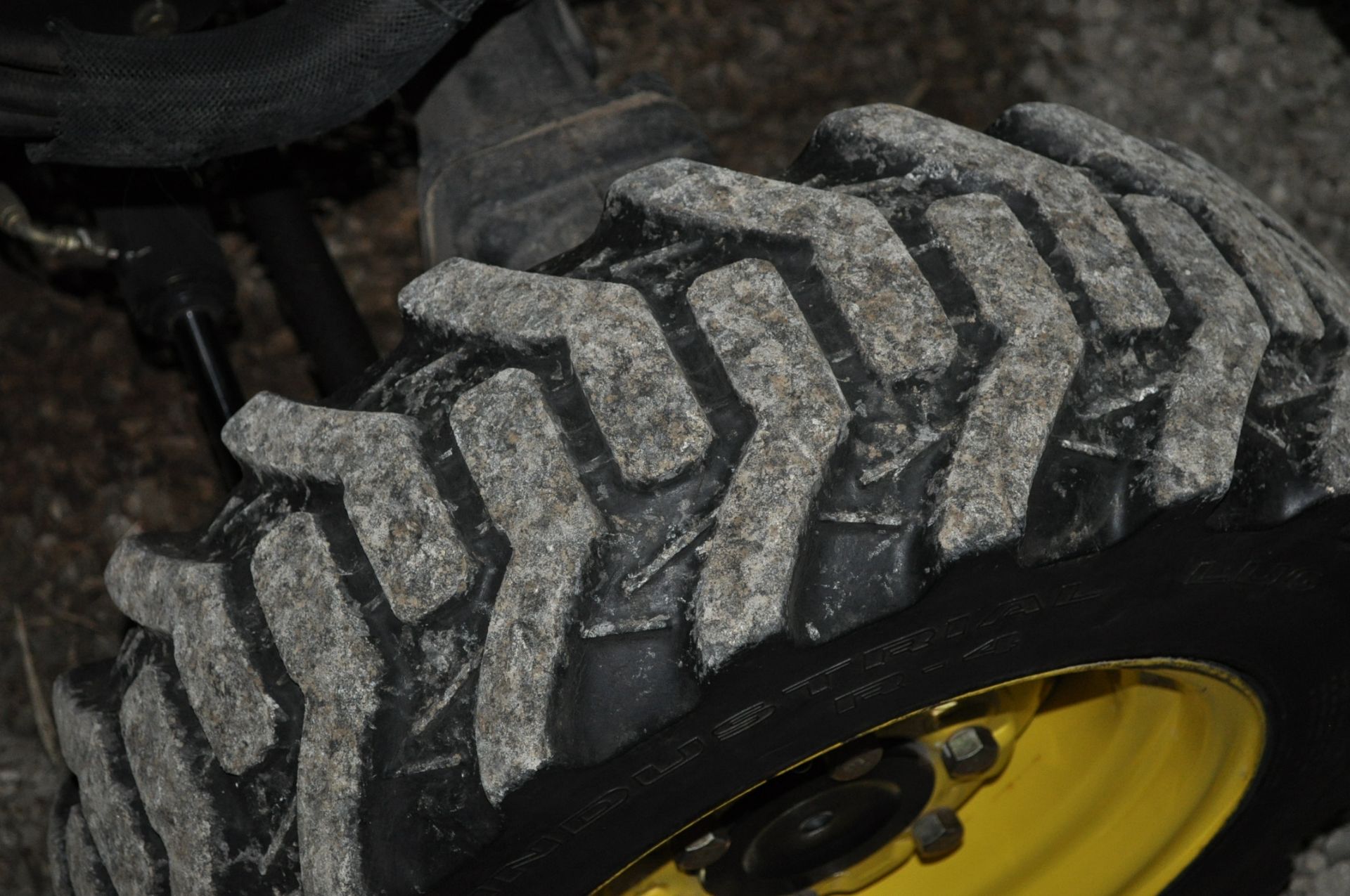 John Deere 3120 utility tractor, MFWD, 15-19.5 rear, 25 x 8.50-14 R 4 tires, 3 pt, 540 pto hydro - Image 8 of 16