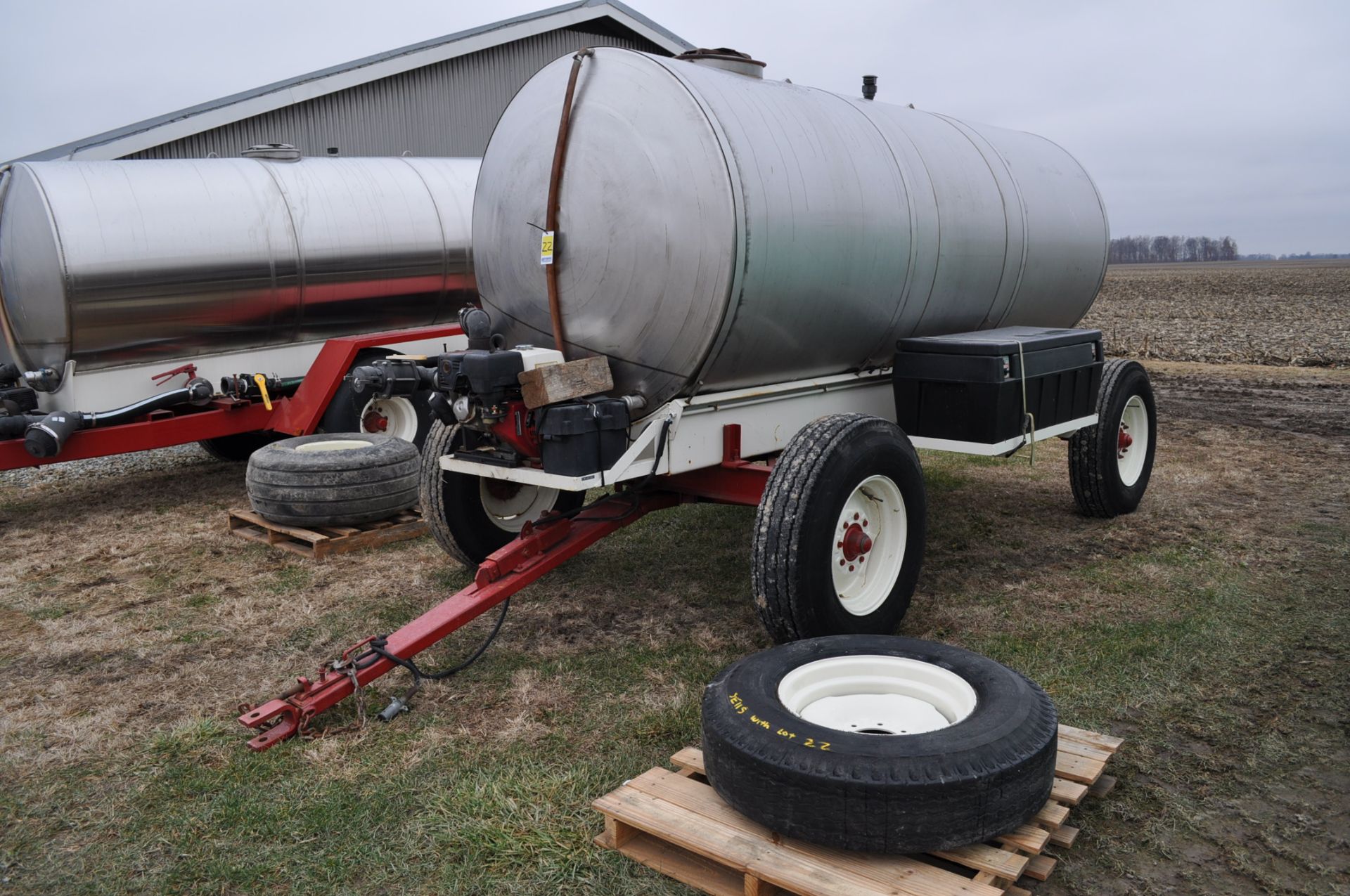 2000 gallon SS nurse wagon, Honda motor, 3” cast pump, wagon gear, 9.00-20 tires