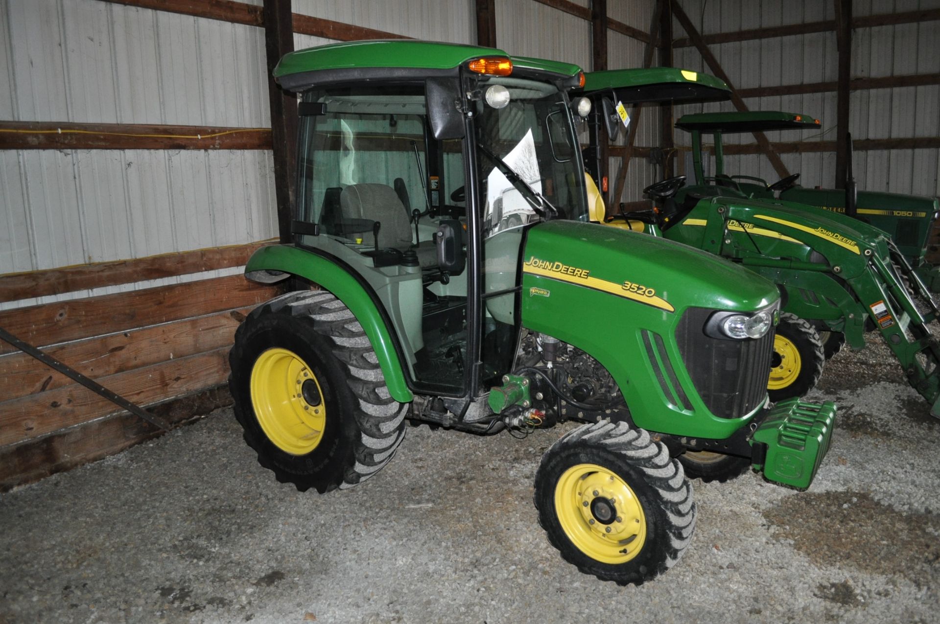 John Deere 3520 utility tractor, MFWD, CHA, loader mount, joystick, 3 pt, 540 pto, 365 hrs - Image 2 of 15