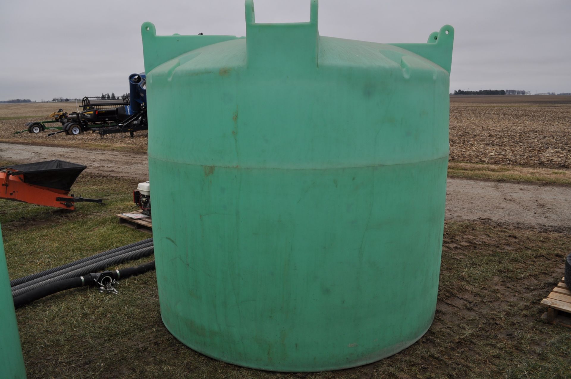 2000 gal poly flat bottom tank - Image 5 of 5