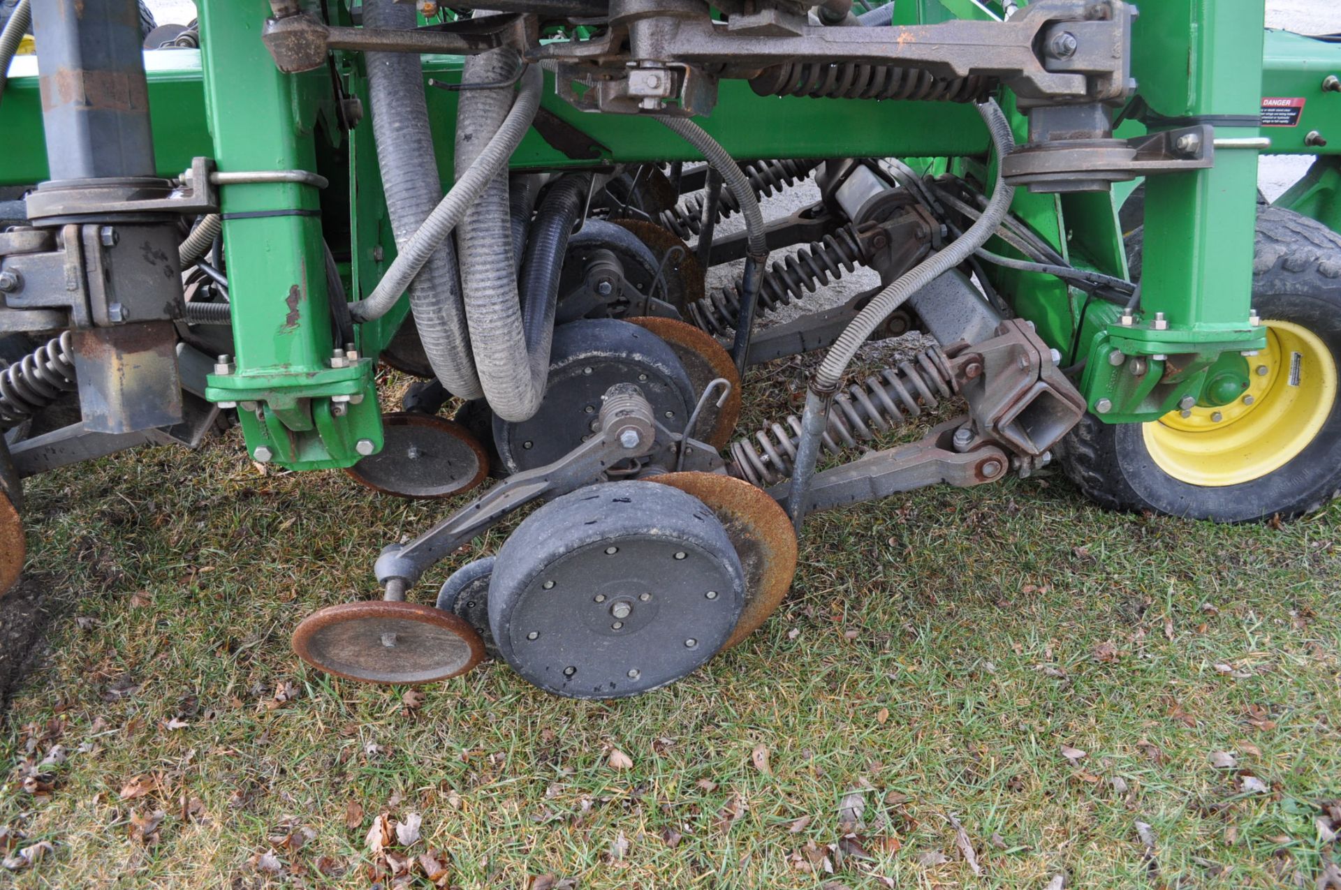 John Deere 1890 40’ Air drill, Haukaas side arm markers, 7.5” spacing, blockage sensors on every row - Image 11 of 34