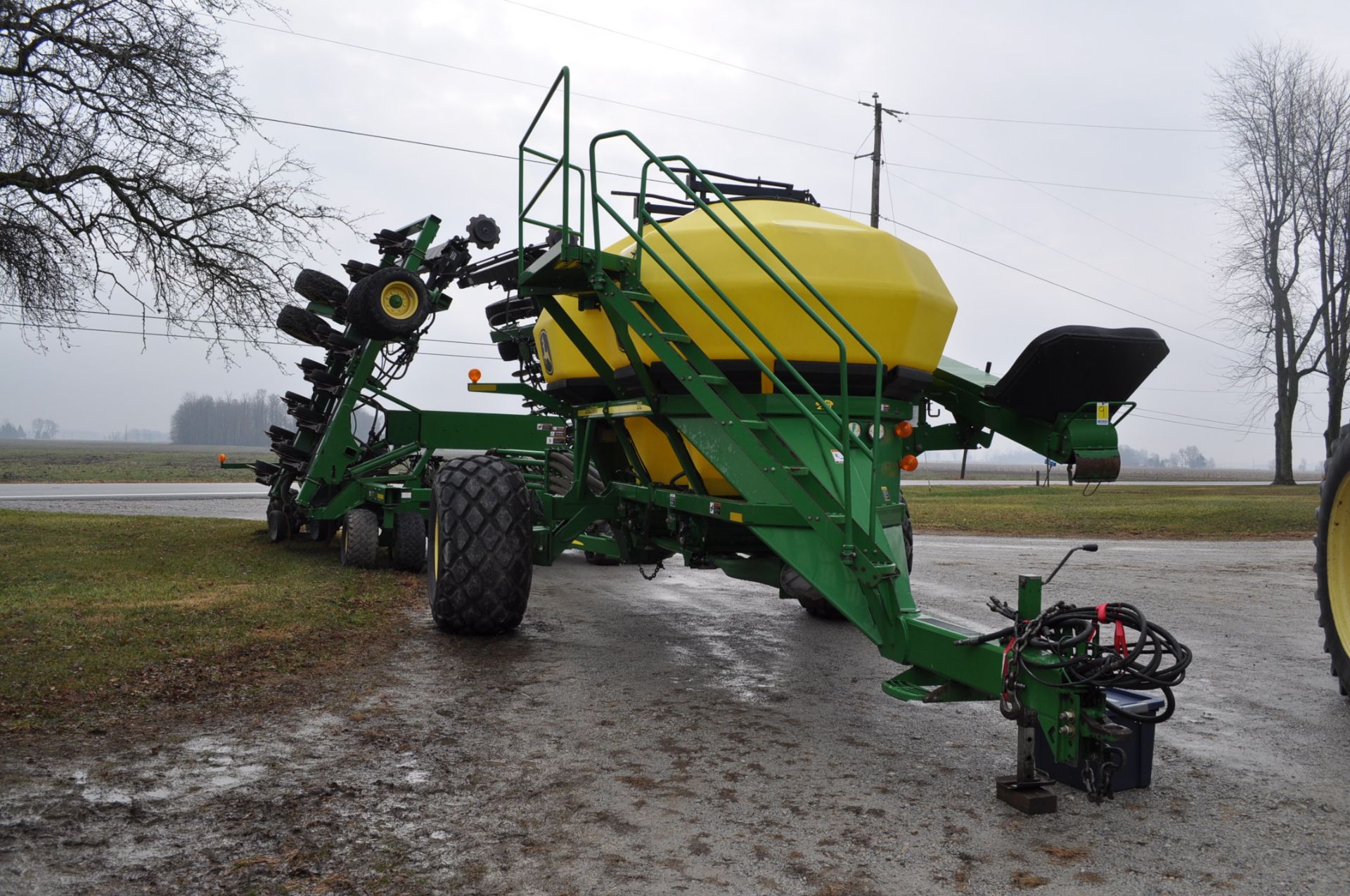 John Deere 1890 40’ Air drill, Haukaas side arm markers, 7.5” spacing, blockage sensors on every row