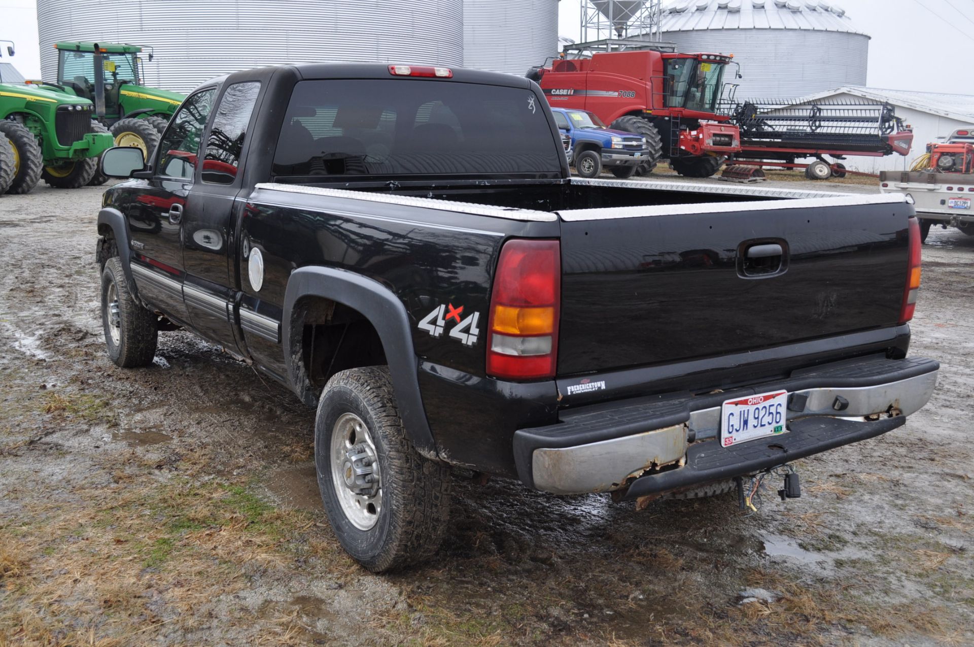 2002 Chevy 2500 HD LS Pickup Truck, ***BAD BRAKE LINE, NO BRAKES*** Black, extended cab - Image 2 of 19