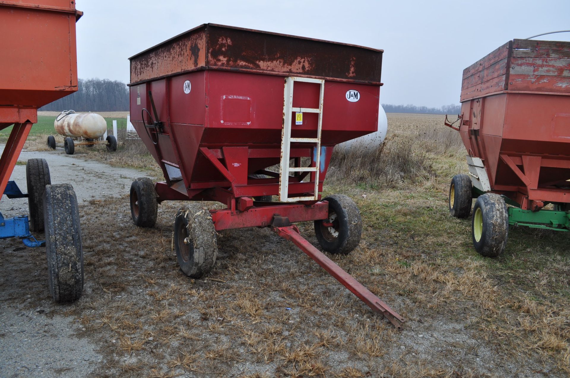 J&M 250 Gravity Wagon on gear - Image 2 of 5