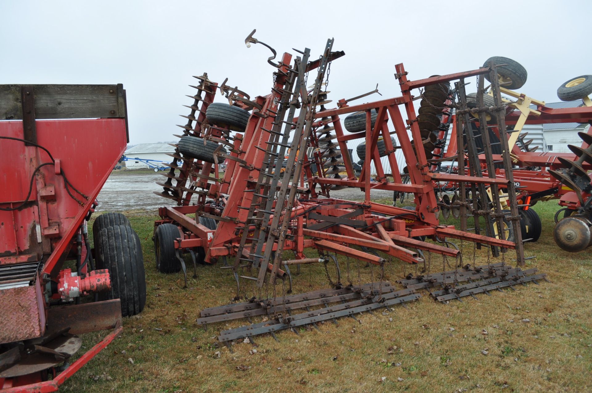 31’ Sunflower 6430 Land Finisher, 7” shank spacing, front disc gang, 5 bar - Image 2 of 12