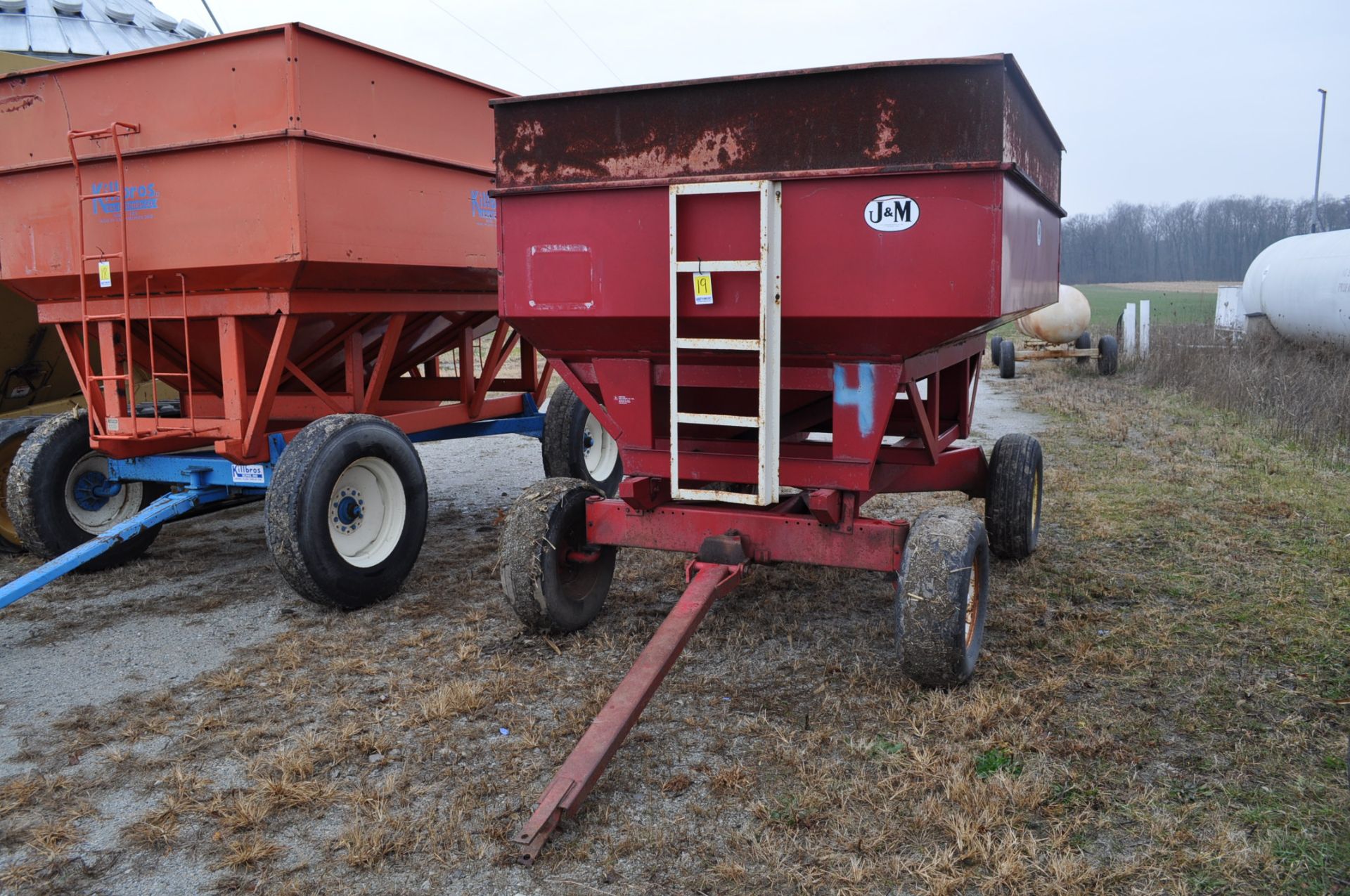 J&M 250 Gravity Wagon on gear