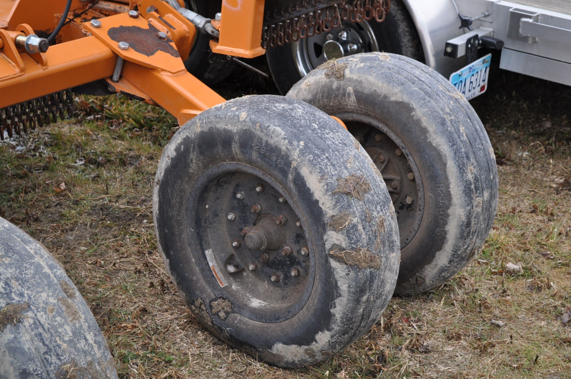 20’ Woods BW240 HD rotary mower, 1000 PTO, spring susp, aircraft tires, front and rear chains - Image 7 of 8