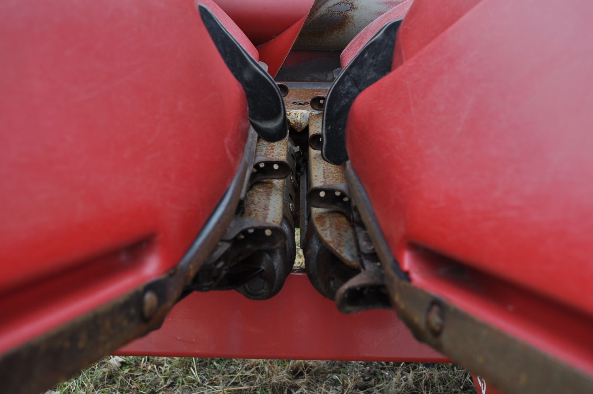 CASE IH 2208 Poly Corn Head, 8 rows x 30”, hyd deck plates, knife rolls, poly, 3 header height - Image 16 of 16