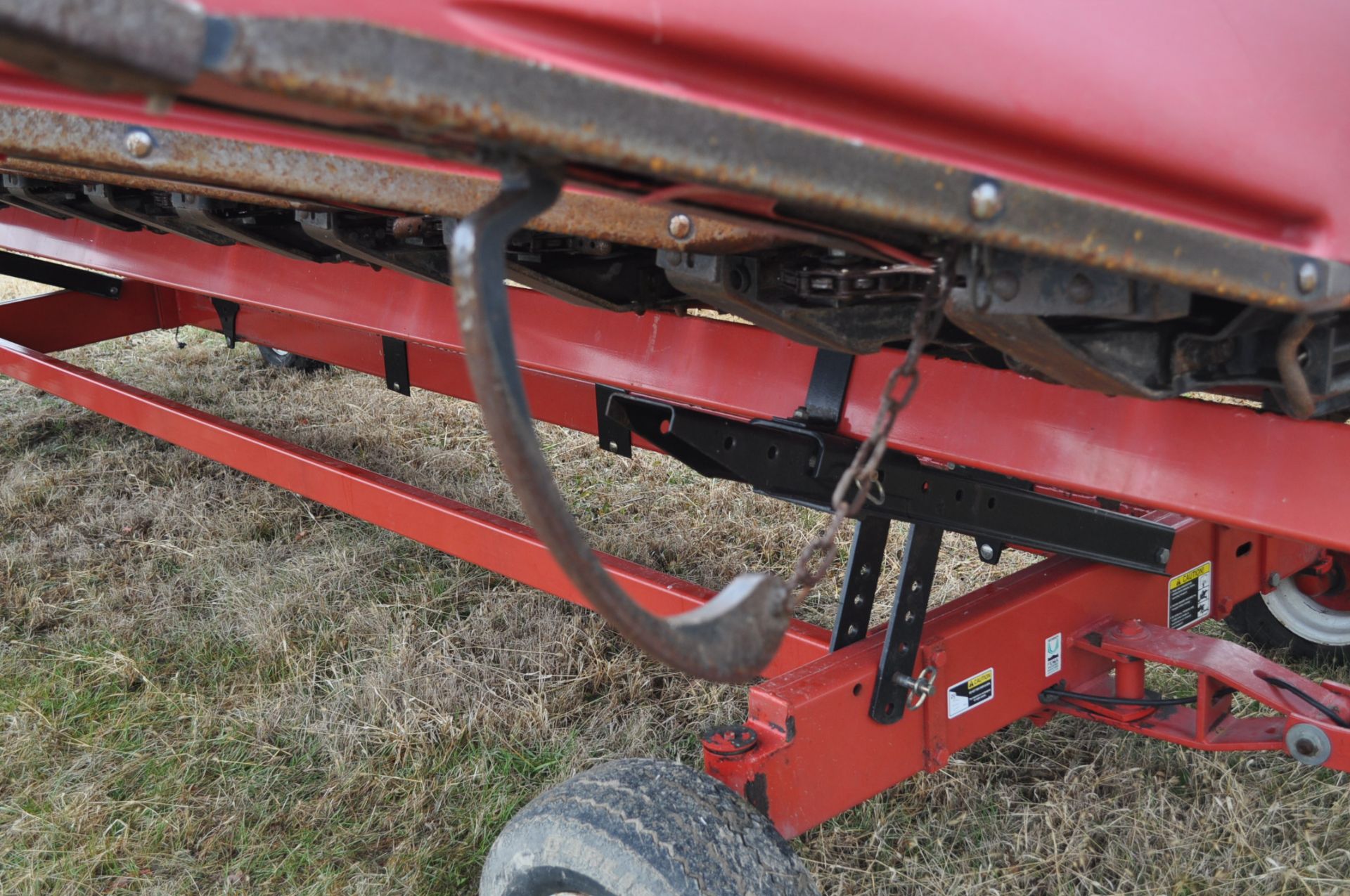 CASE IH 2208 Poly Corn Head, 8 rows x 30”, hyd deck plates, knife rolls, poly, 3 header height - Image 8 of 16
