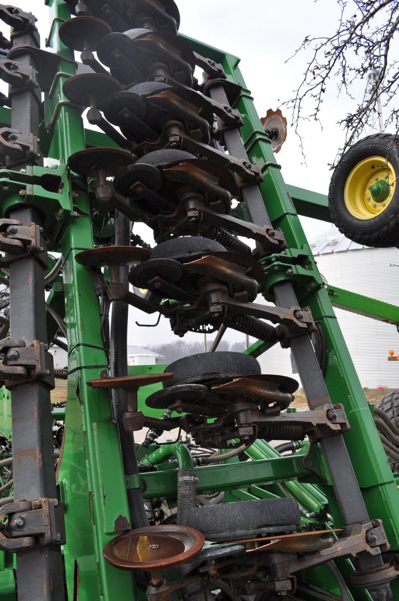 John Deere 1890 40’ Air drill, Haukaas side arm markers, 7.5” spacing, blockage sensors on every row - Image 10 of 34